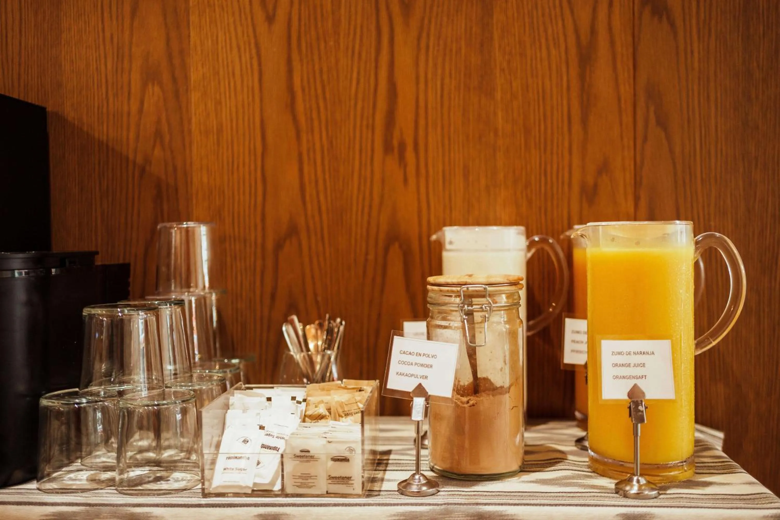 Food and drinks in Mar Calma Hotel