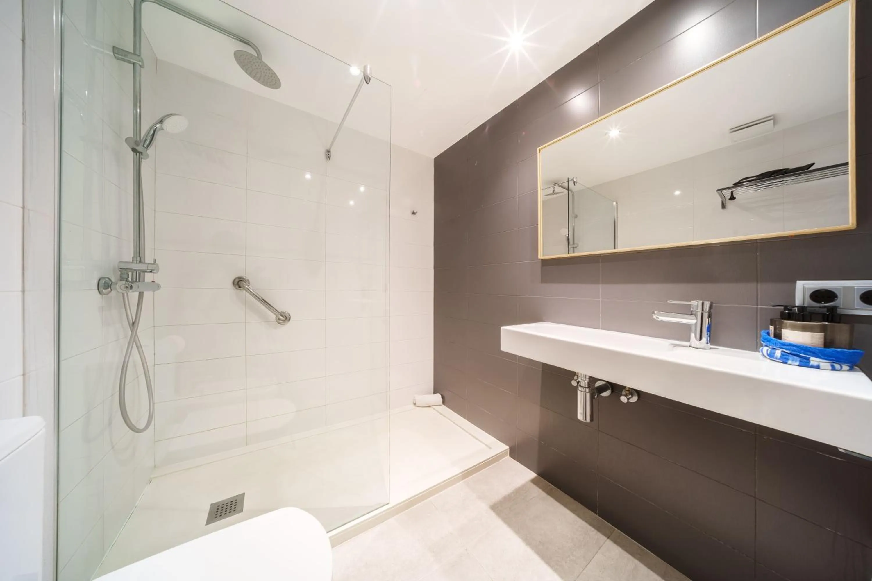 Shower in Mar Calma Hotel