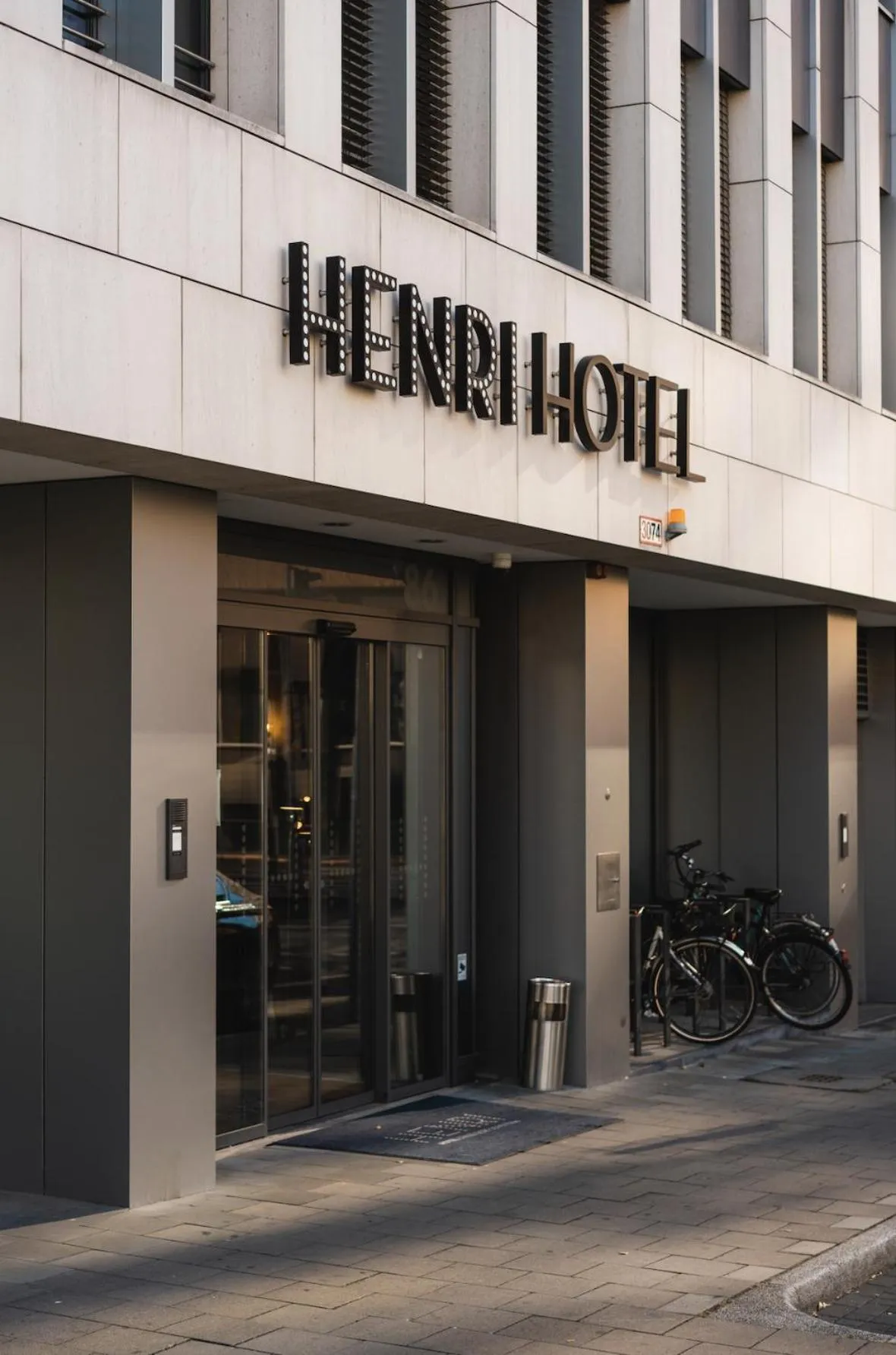Property building in Henri Hotel Düsseldorf Downtown