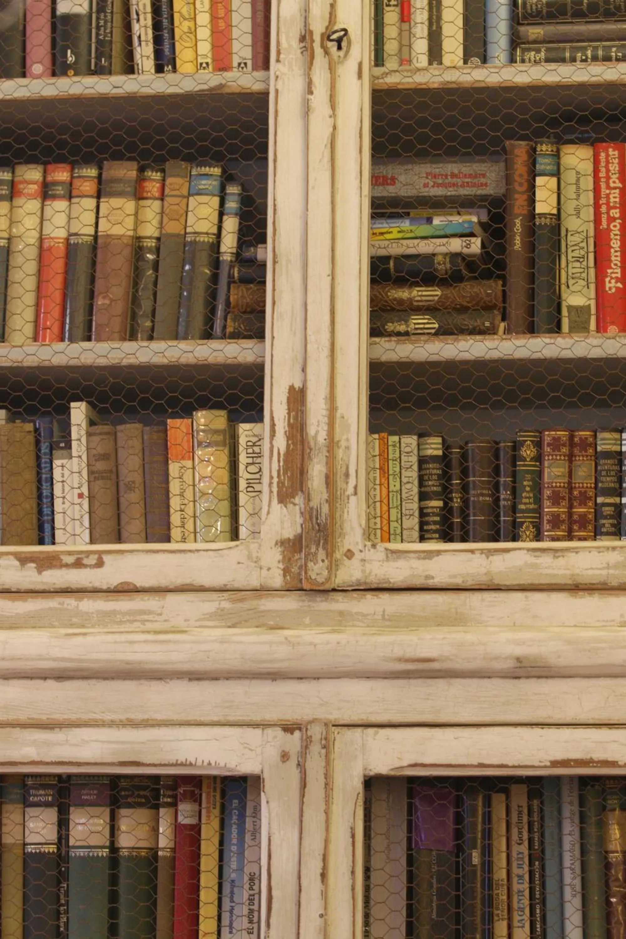 Library in BYPILLOW Cluc Begur