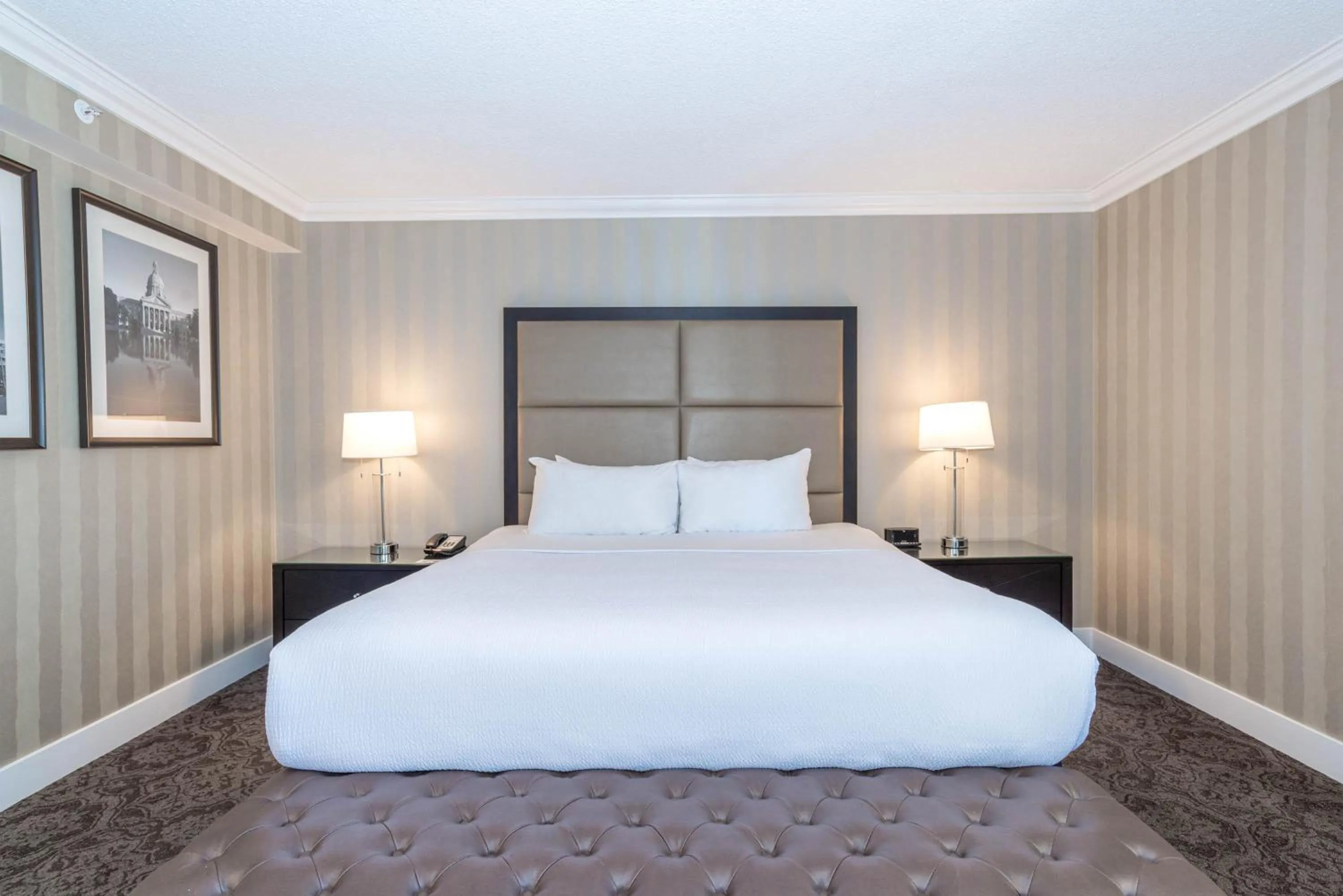 Photo of the whole room, Bed in Sandman Signature Edmonton Downtown Hotel