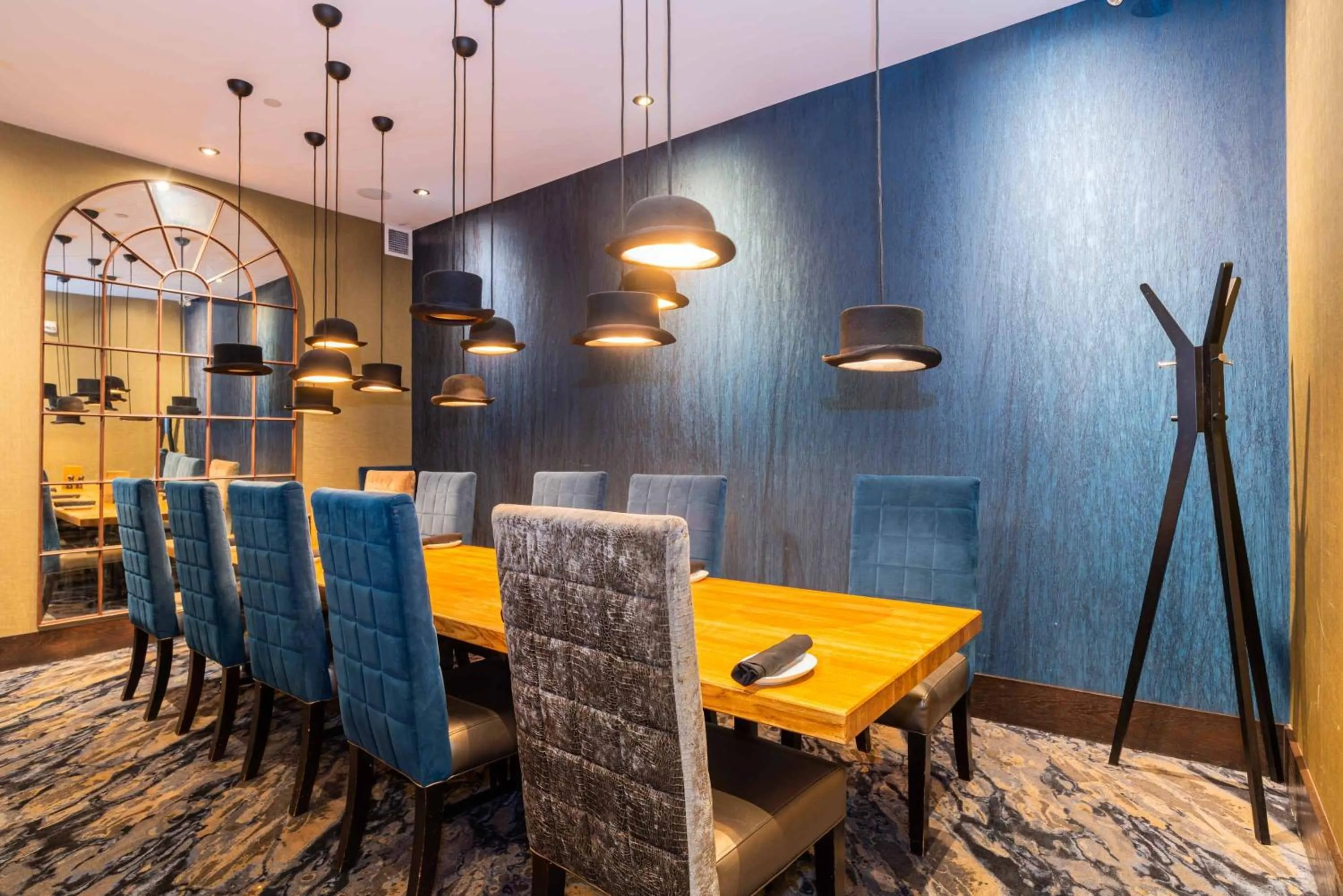 Restaurant/places to eat in Sandman Signature Edmonton Downtown Hotel