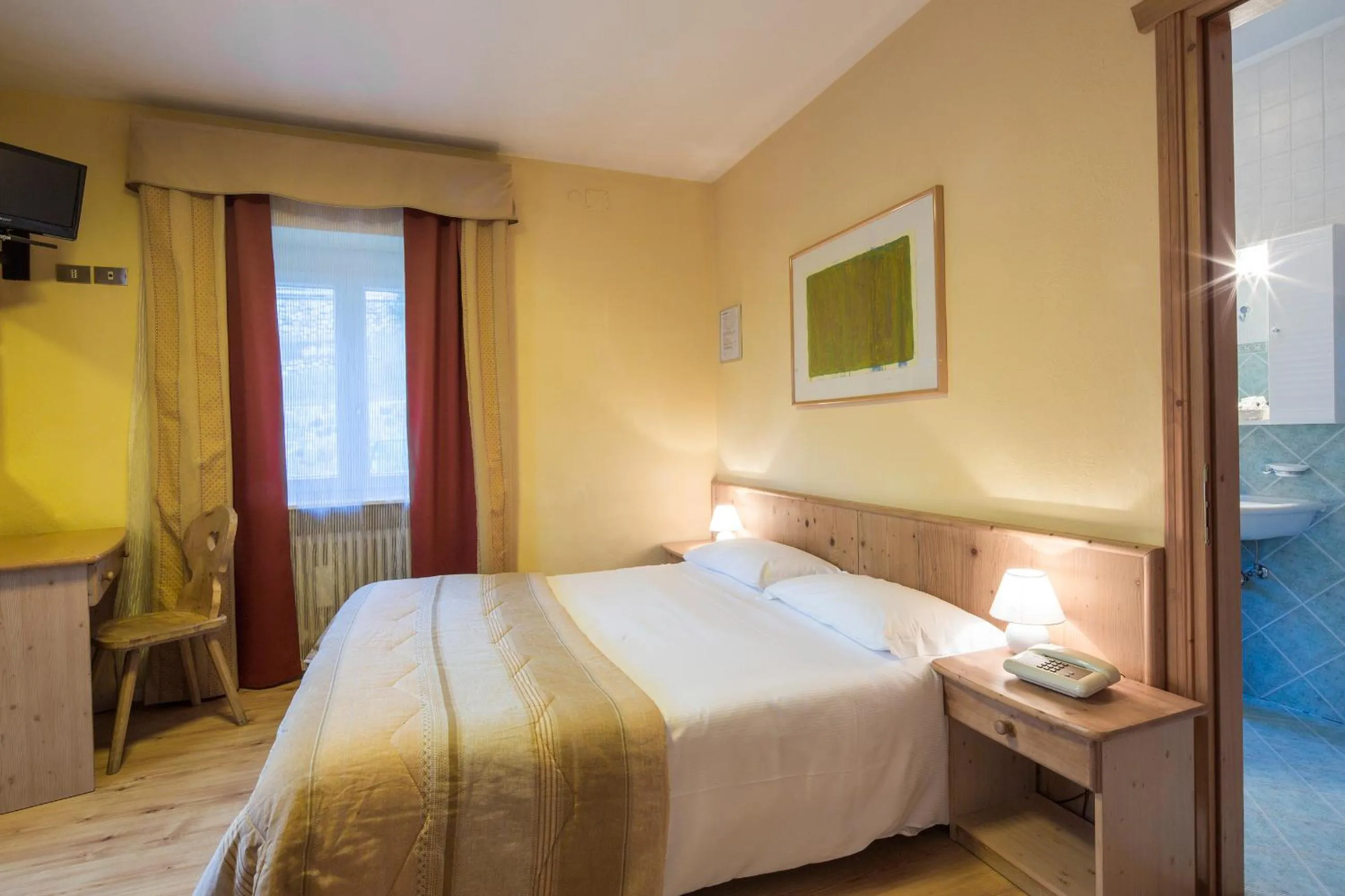 Photo of the whole room, Bed in Garni Bellavista