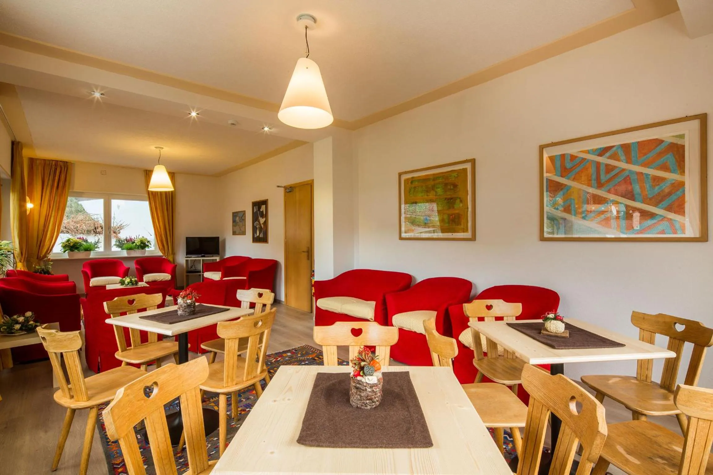 Communal lounge/ TV room in Garni Bellavista