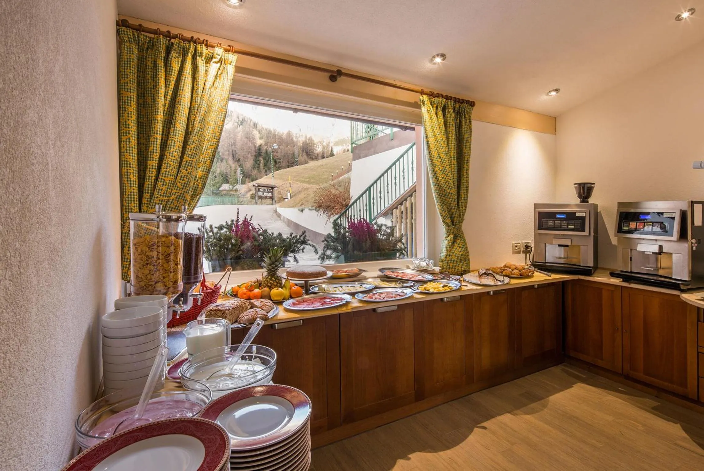 Buffet breakfast in Garni Bellavista