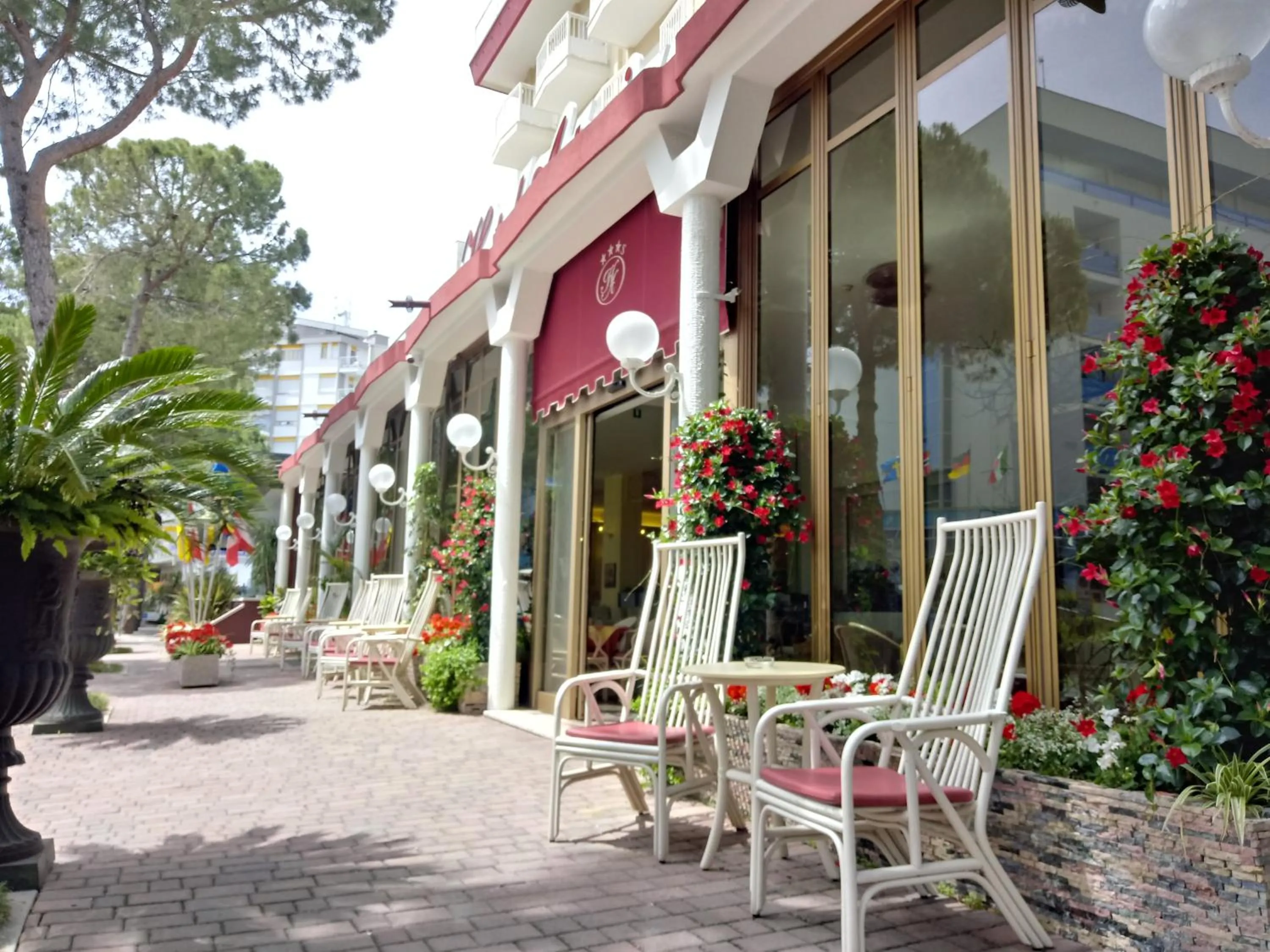 Facade/entrance in Hotel Astoria