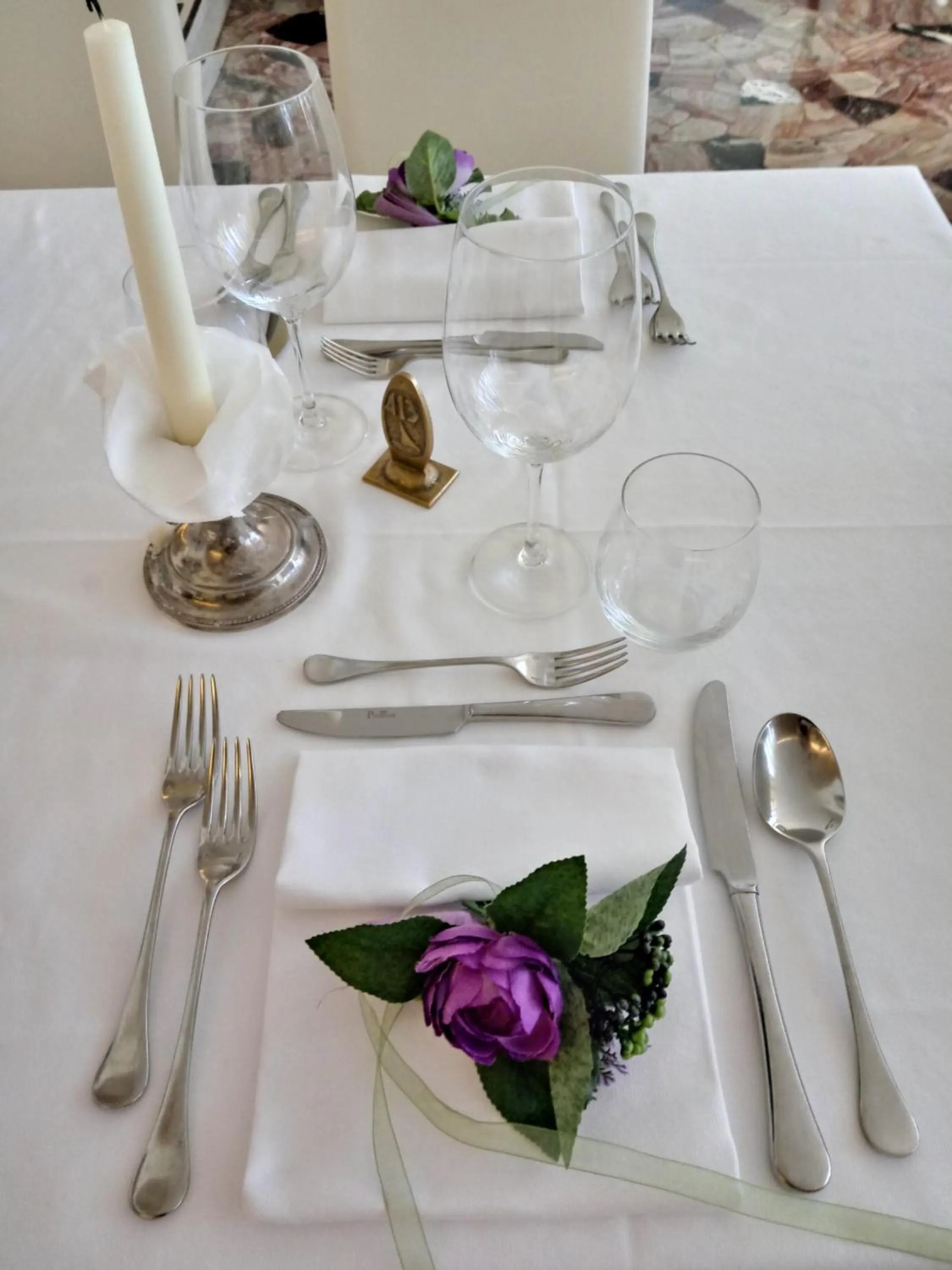 Restaurant/places to eat in Hotel Astoria