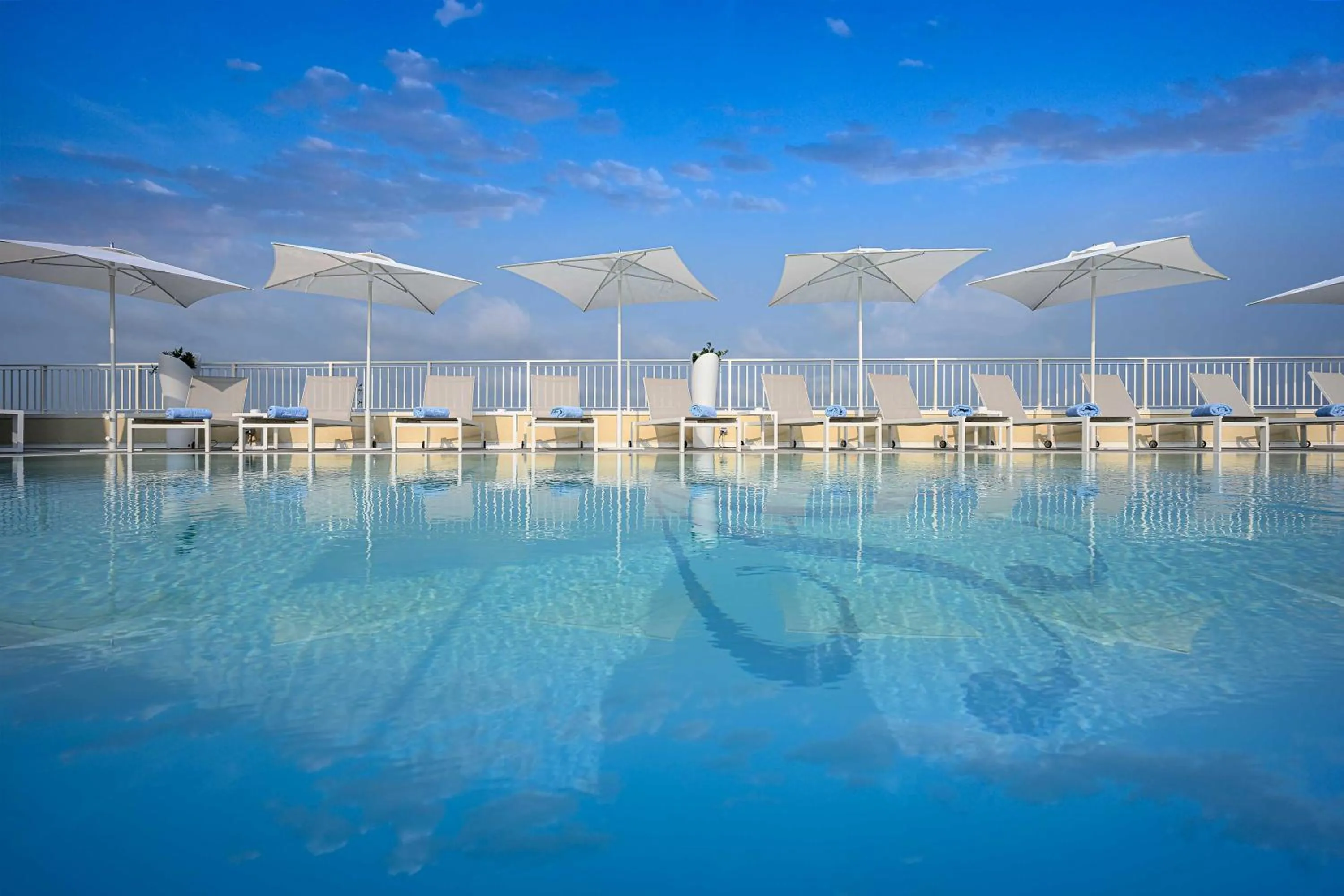 Swimming pool in Hotel Astoria