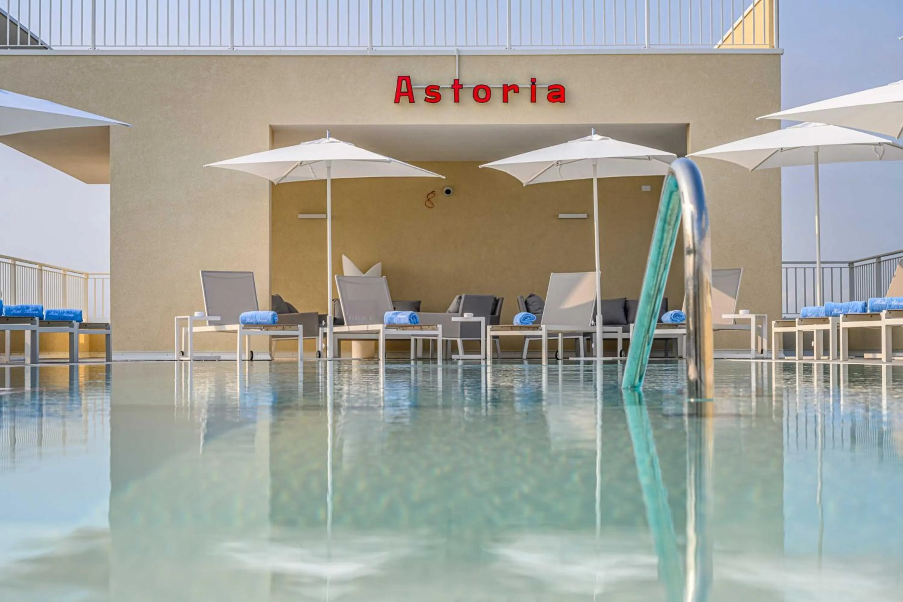 Swimming pool in Hotel Astoria