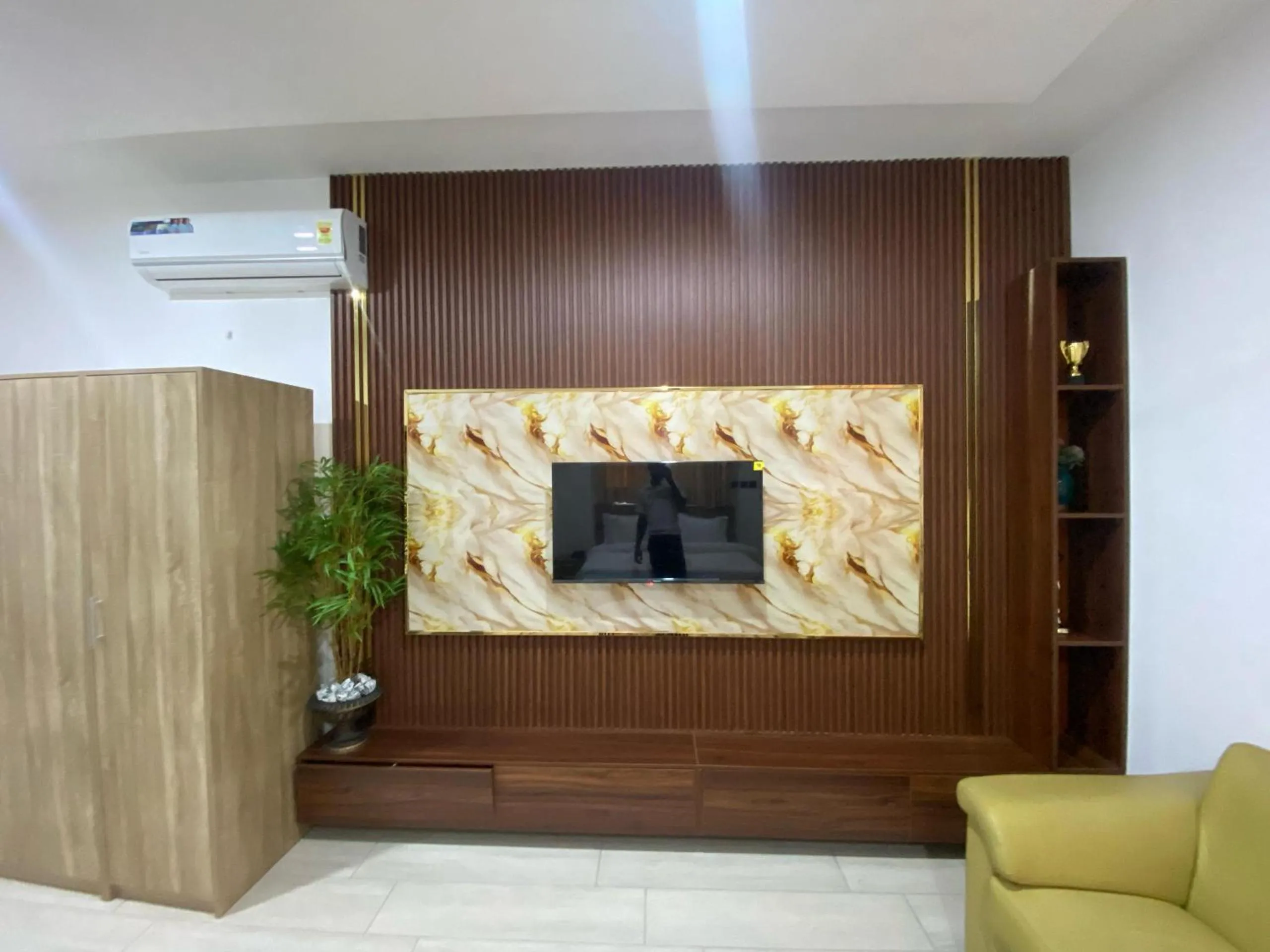 TV and multimedia in PLUS 33 HOTEL