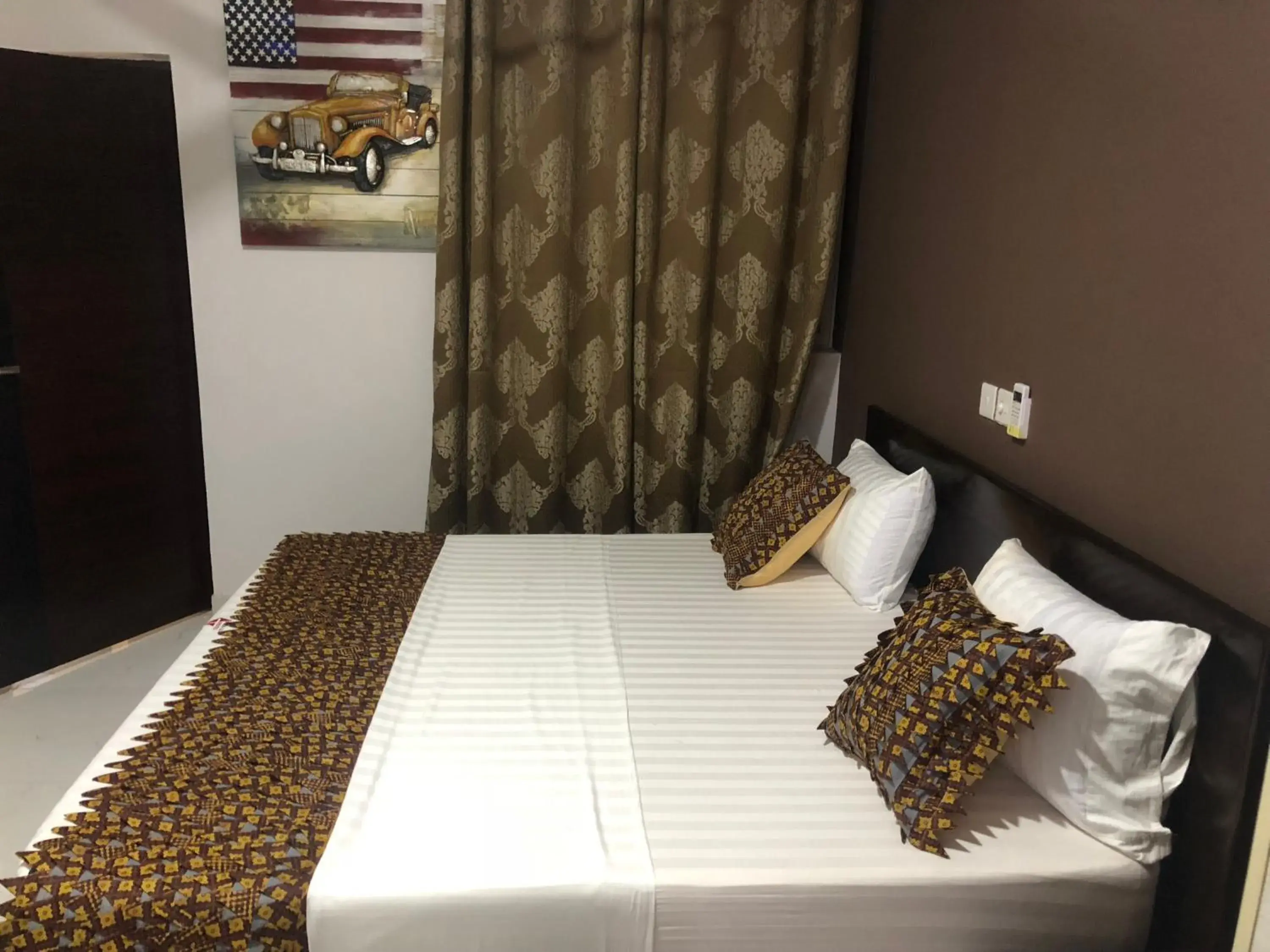 Deluxe Queen Room in PLUS 33 HOTEL Deluxe Queen Room in PLUS 33 HOTEL