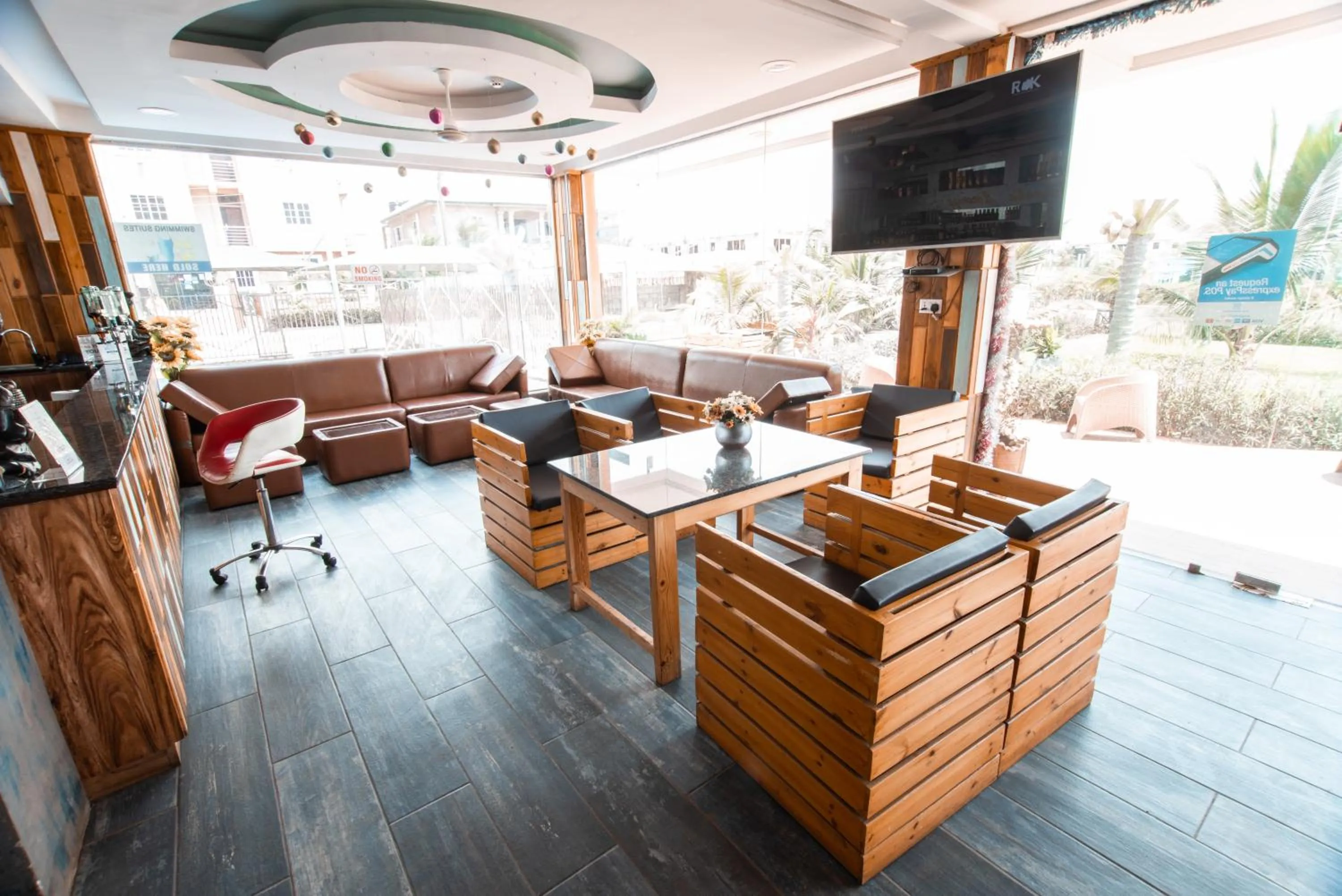 Lounge or bar in PLUS 33 HOTEL