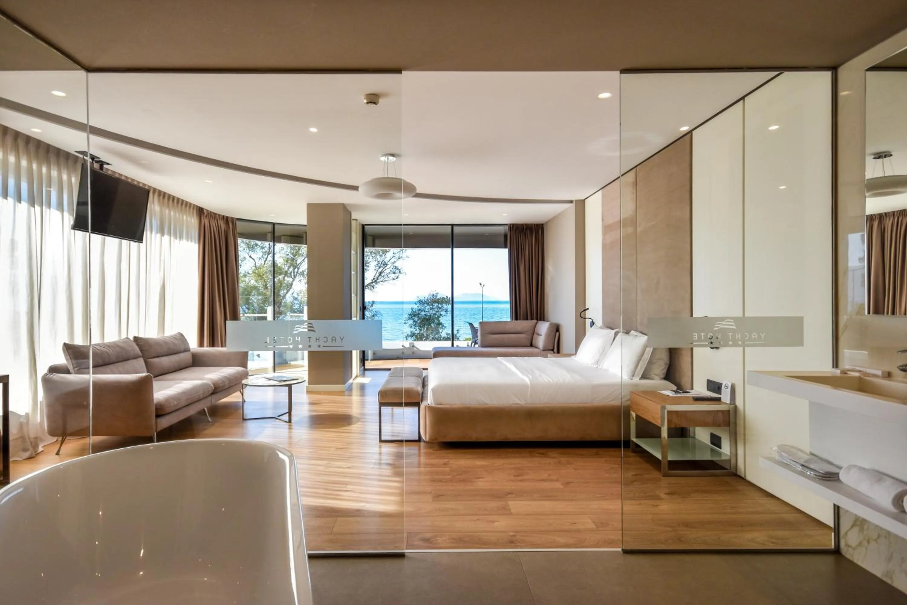 Bathroom, Bed in Yacht Hotel