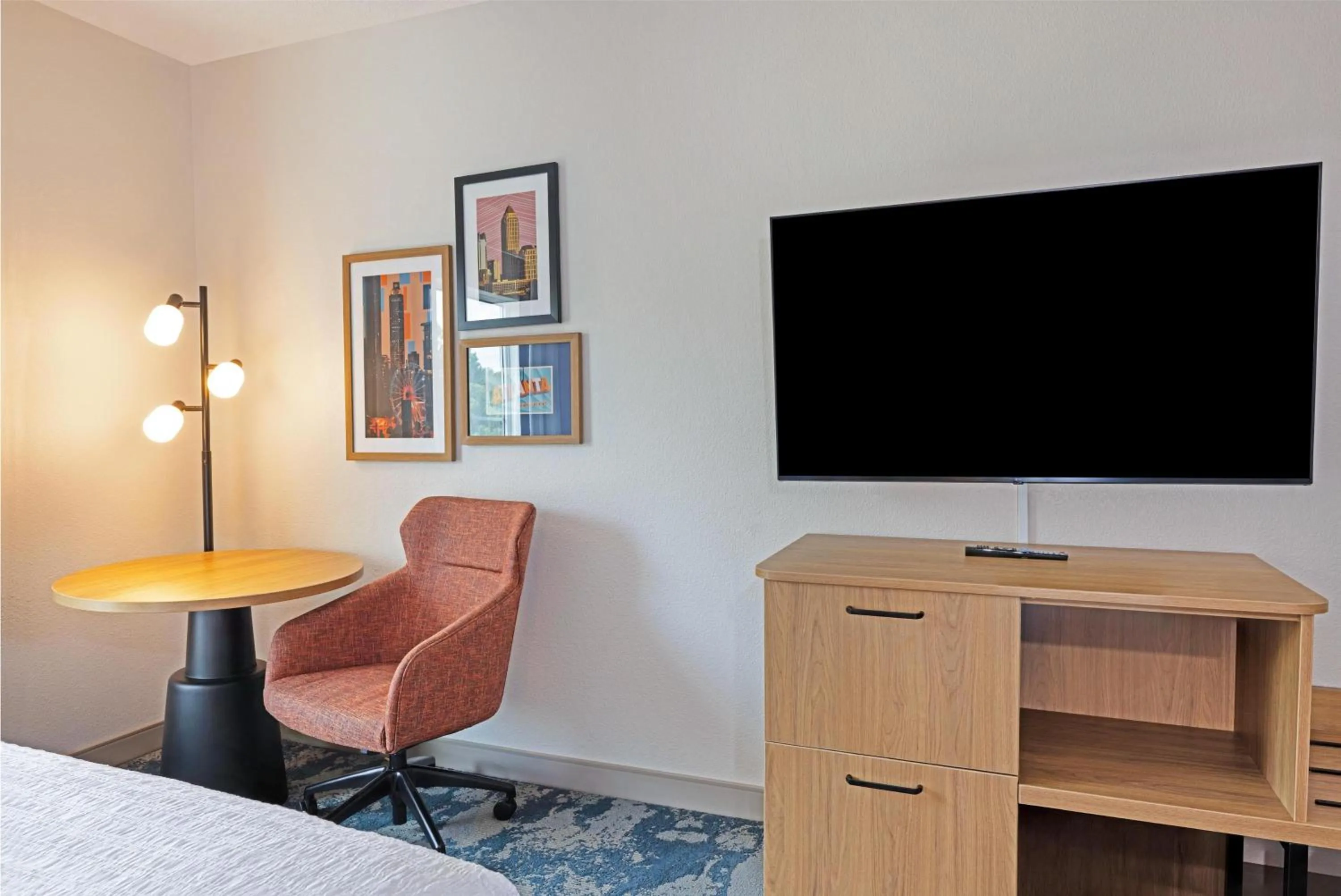 Bedroom, Bed in Hampton Inn Lawrenceville Duluth