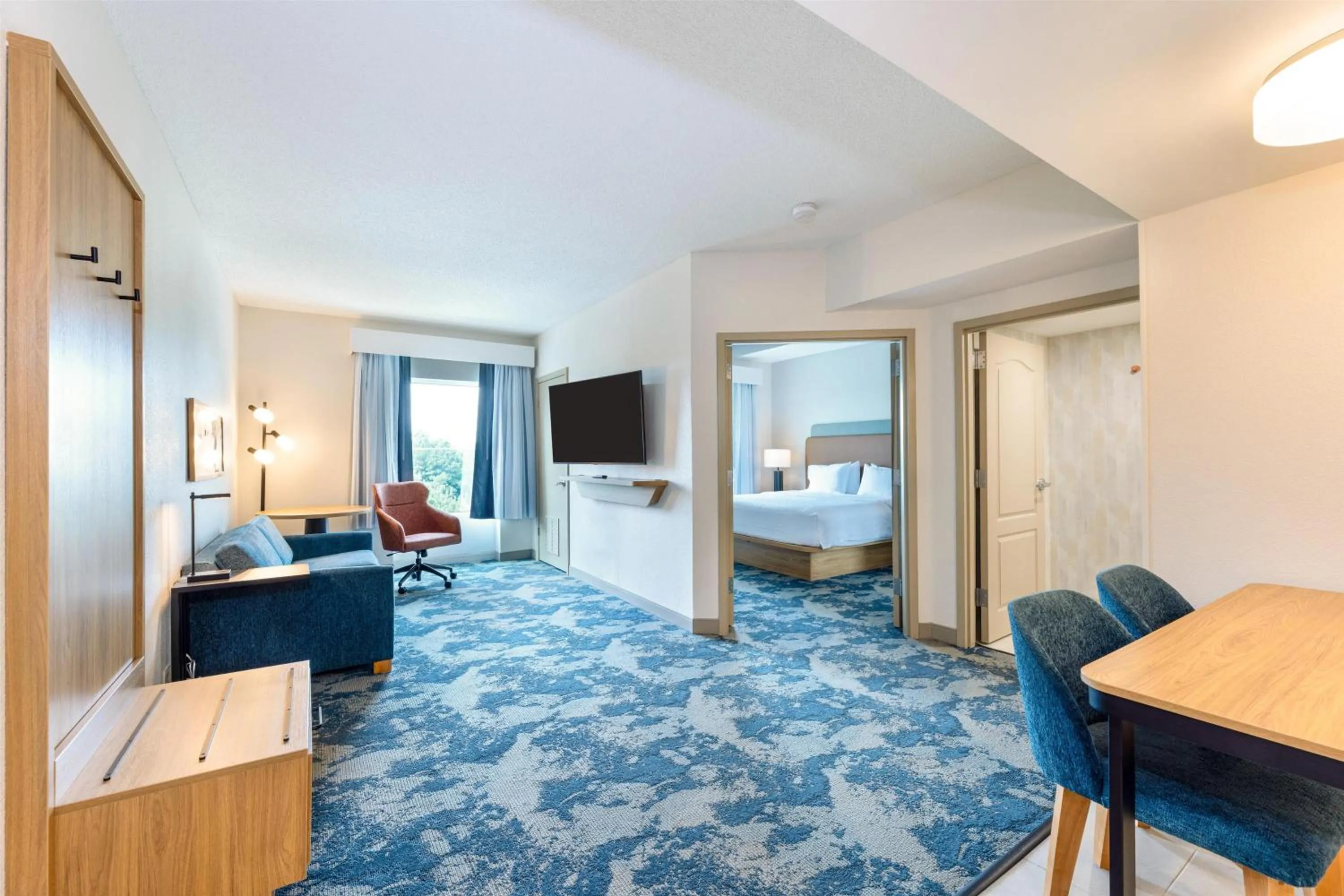 Living room, Bed in Hampton Inn Lawrenceville Duluth