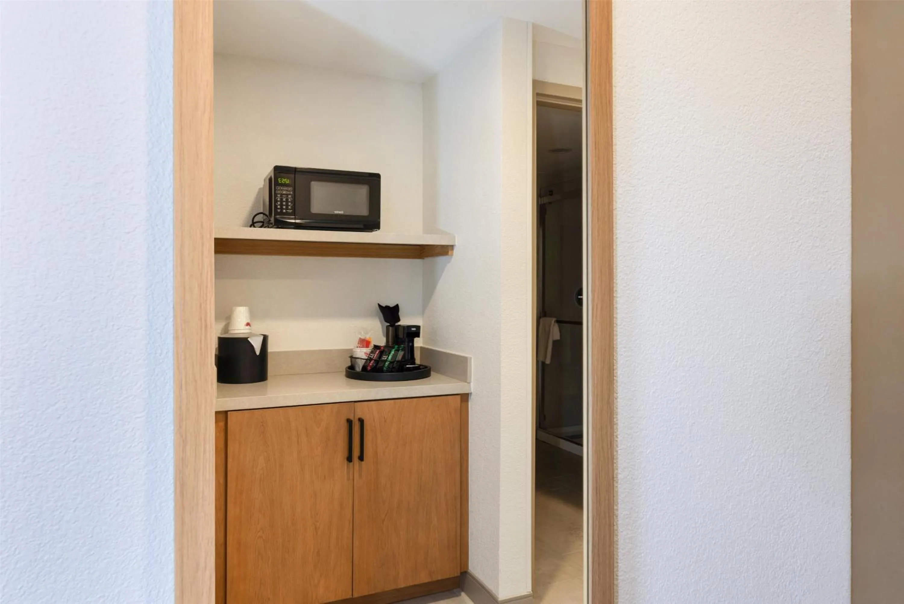 Photo of the whole room in Hampton Inn Lawrenceville Duluth