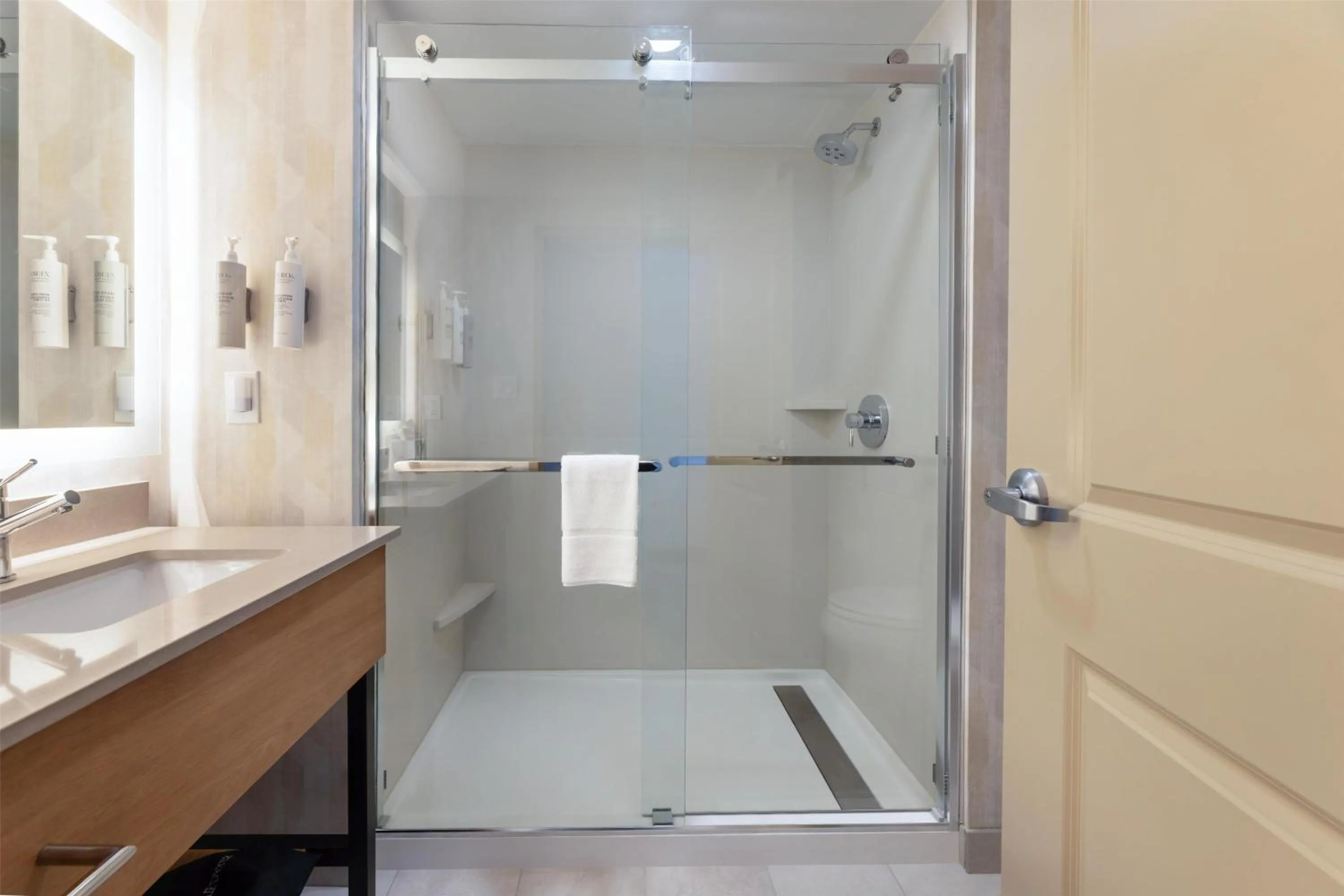 Bathroom in Hampton Inn Lawrenceville Duluth