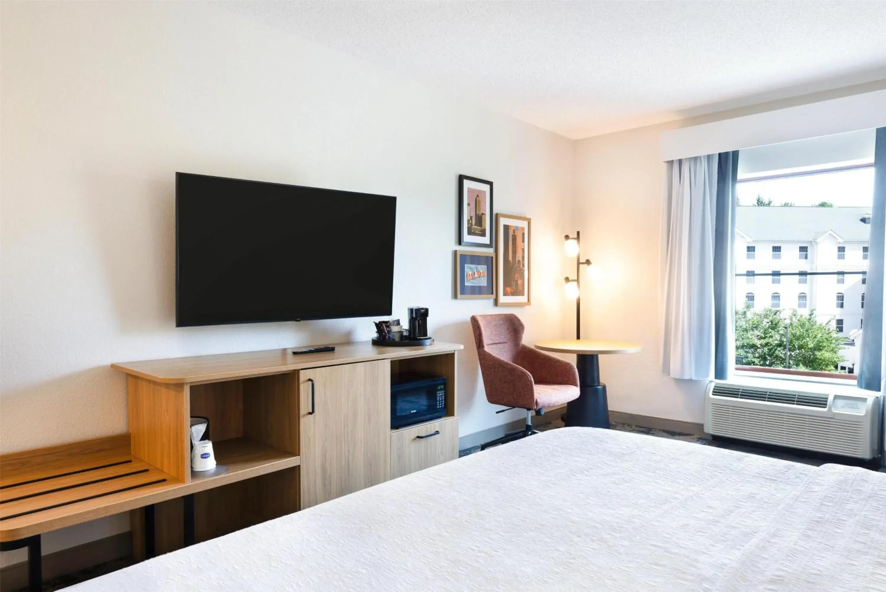 King Room with Sofa Bed and Study - Non-Smoking in Hampton Inn Lawrenceville Duluth King Room with Sofa Bed and Study - Non-Smoking in Hampton Inn Lawrenceville Duluth