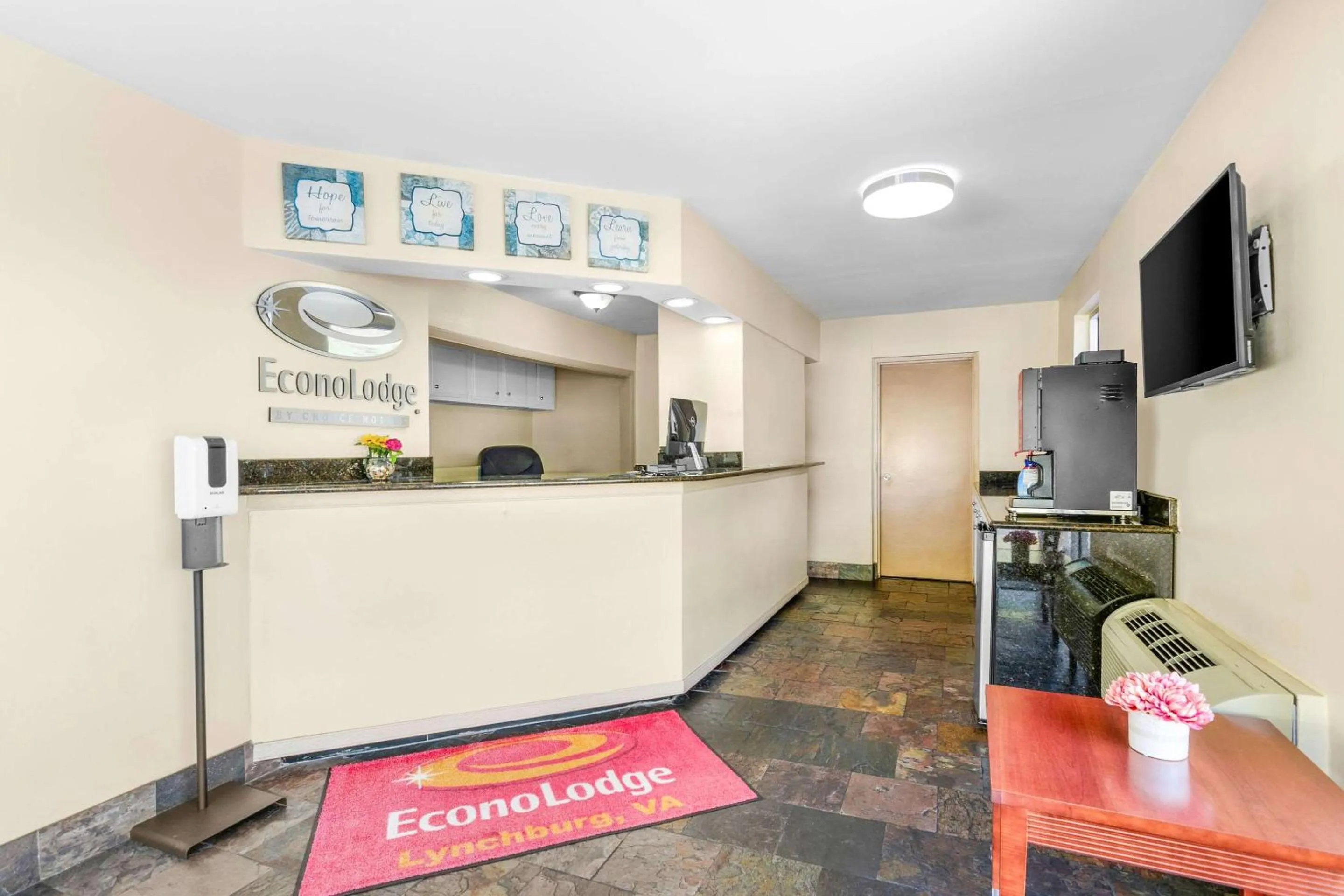 Lobby or reception in Econo Lodge Lynchburg South