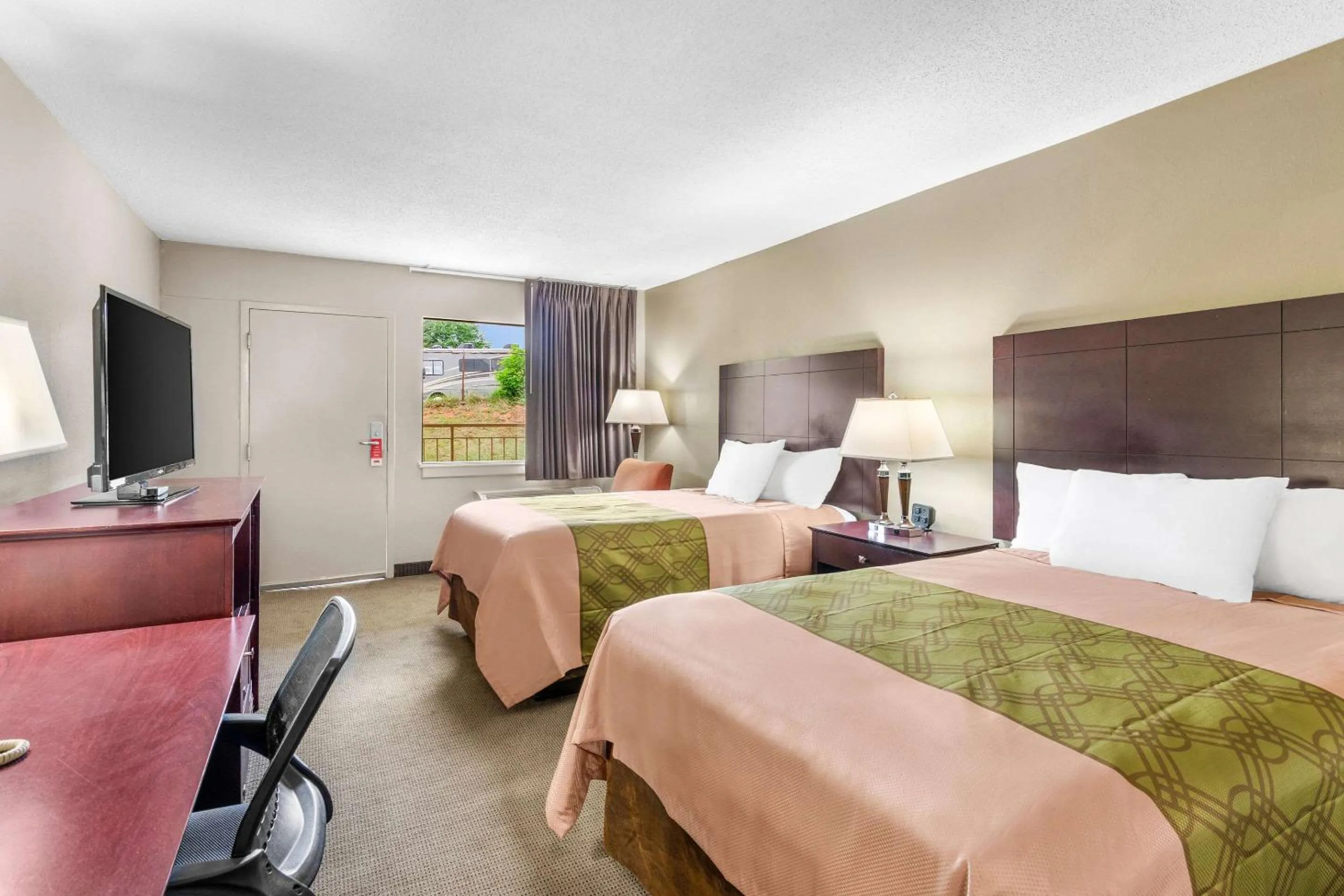 Bedroom, Bed in Econo Lodge Lynchburg South