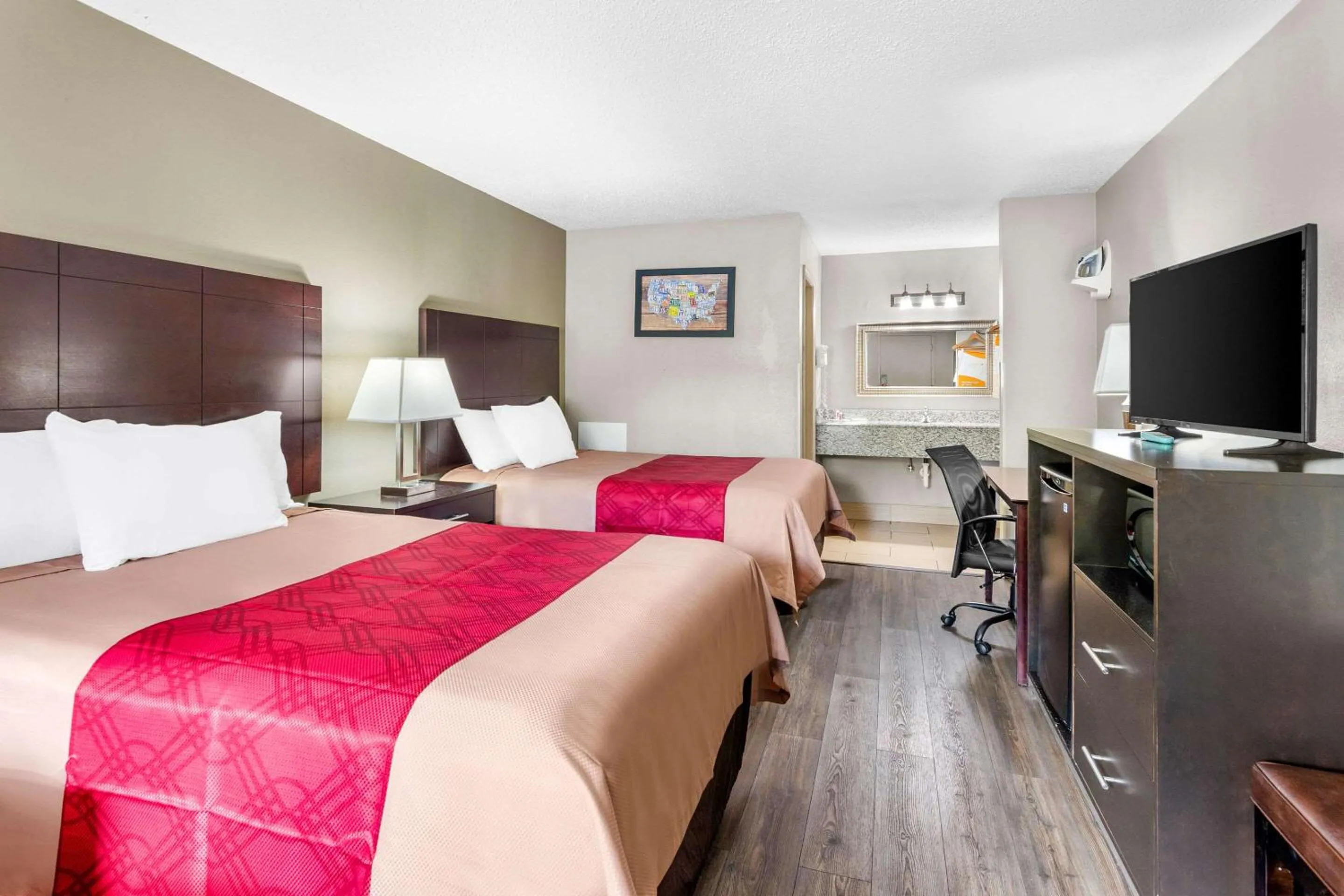 Bedroom, Bed in Econo Lodge Lynchburg South