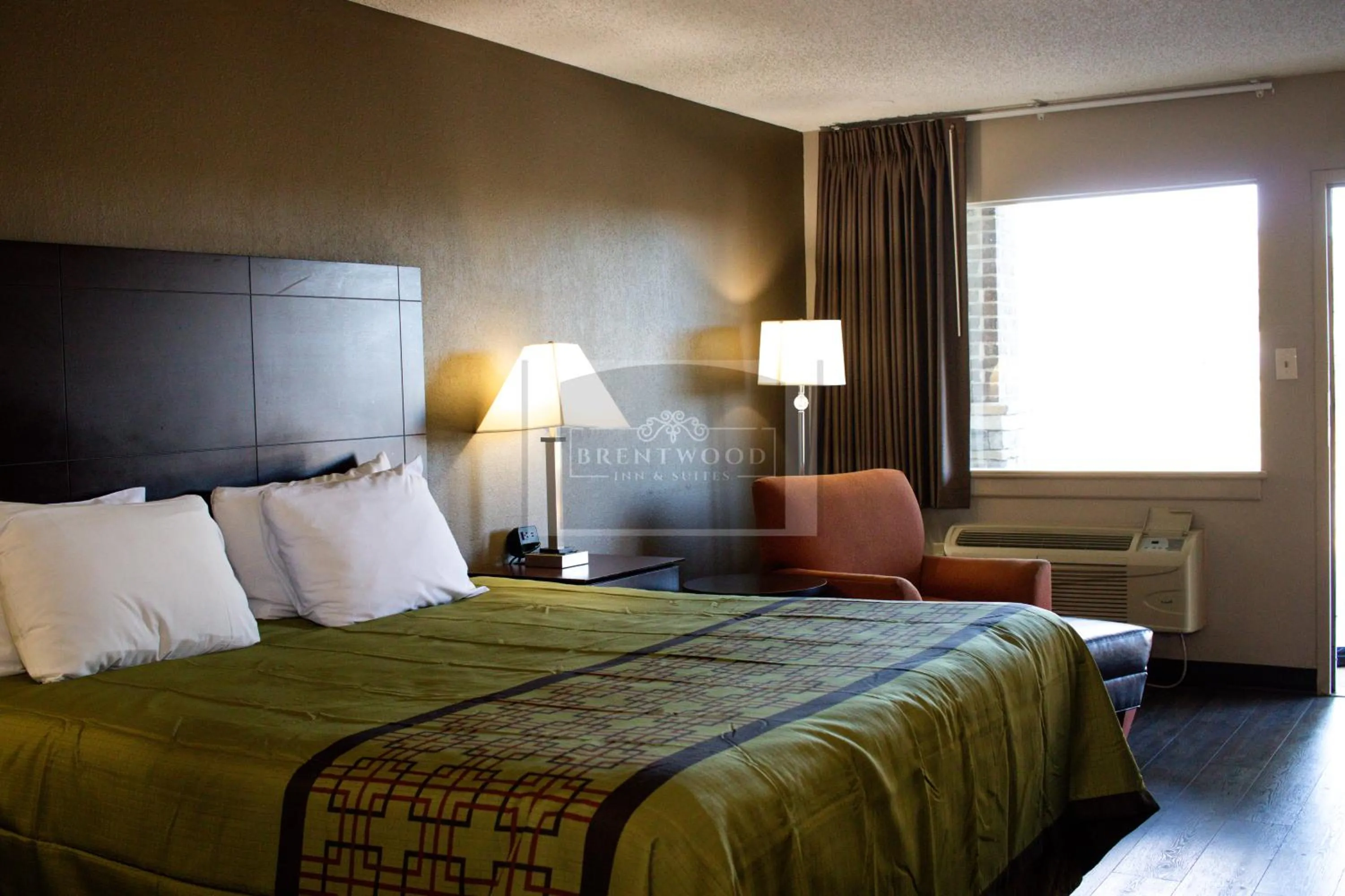 Bed in Brentwood inn & Suites - Lynchburg