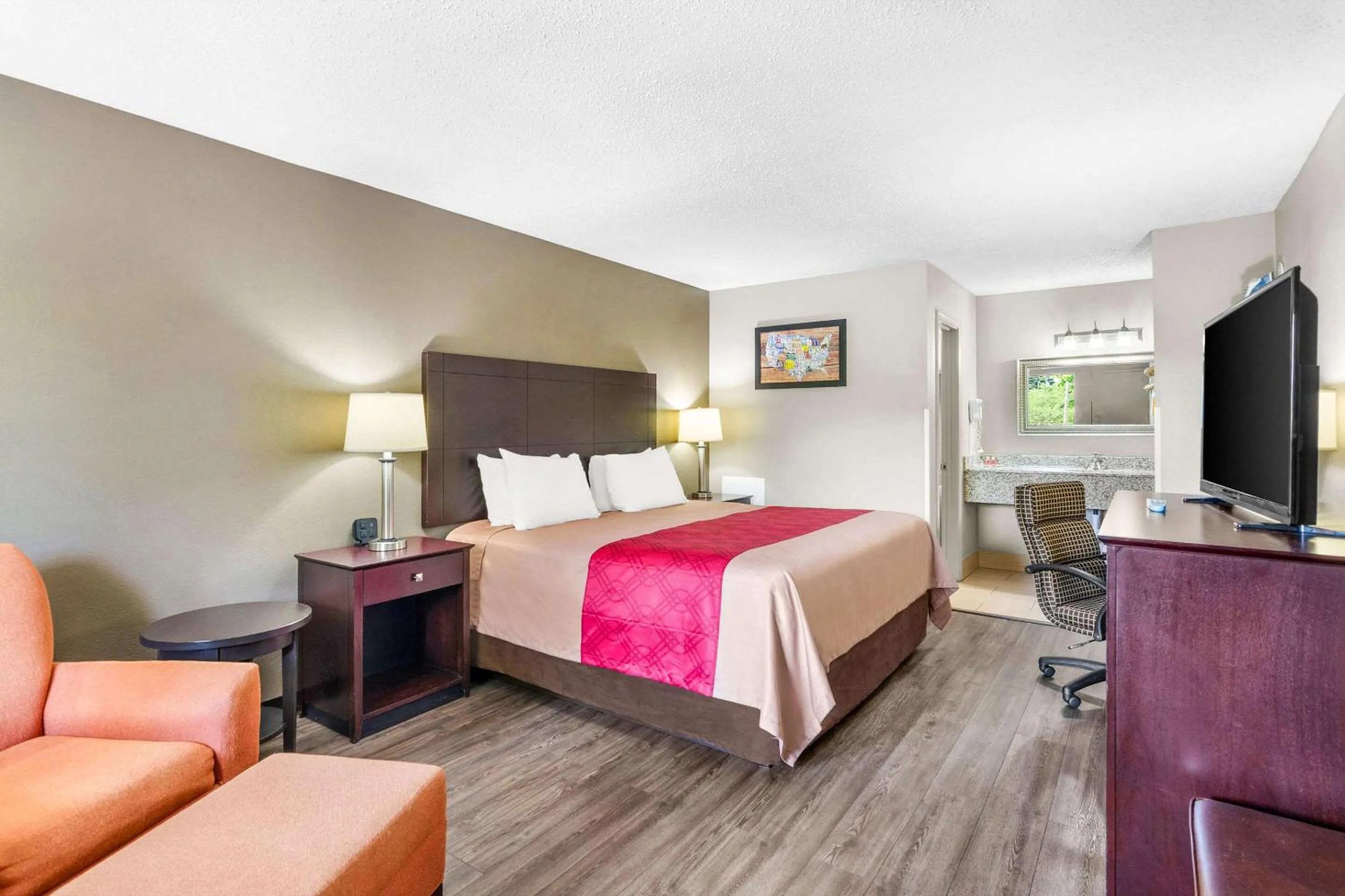 Bedroom, Bed in Econo Lodge Lynchburg South