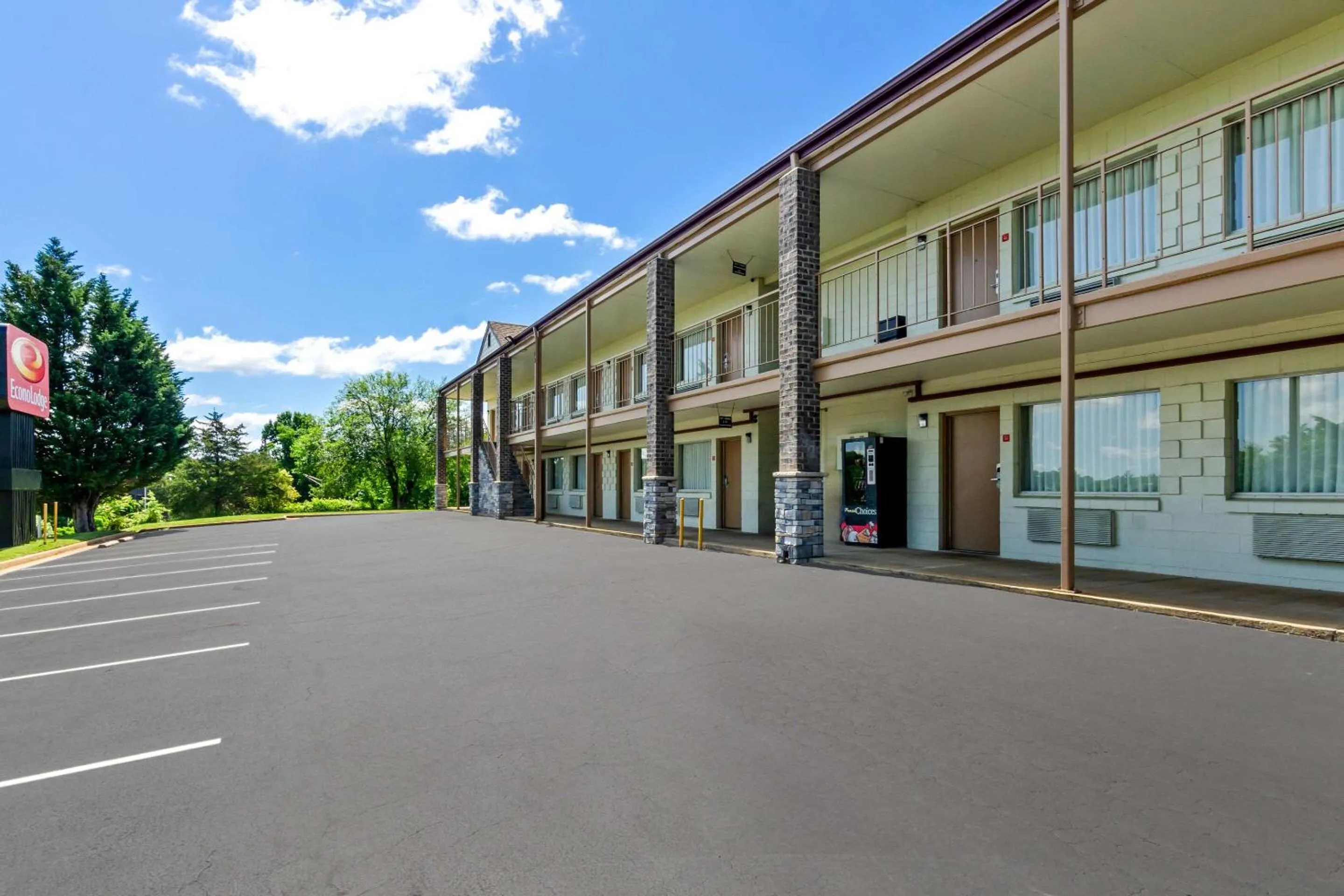 Property building in Econo Lodge Lynchburg South