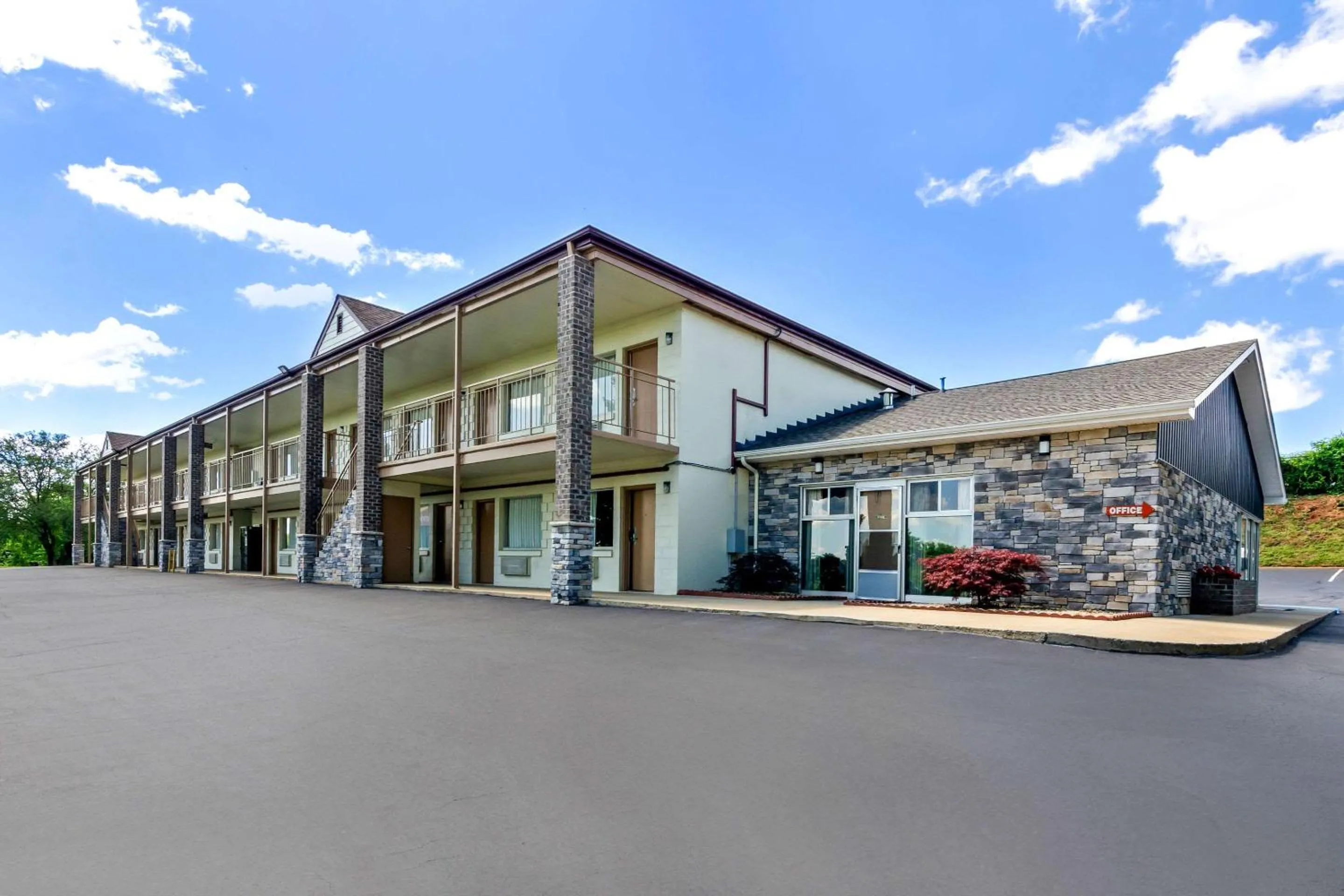 Property building in Econo Lodge Lynchburg South