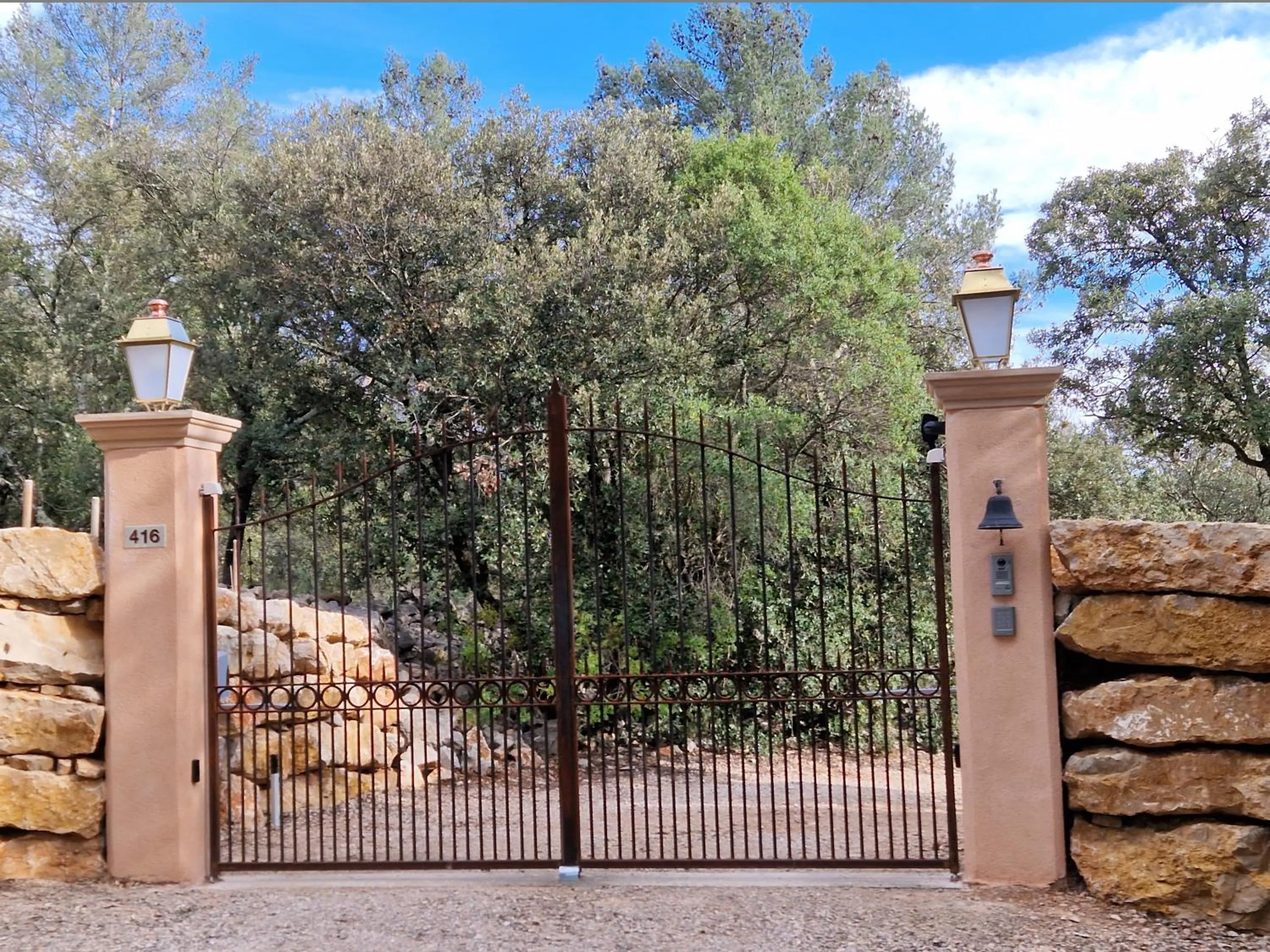 Facade/entrance in Le Petit Coin de Paradis