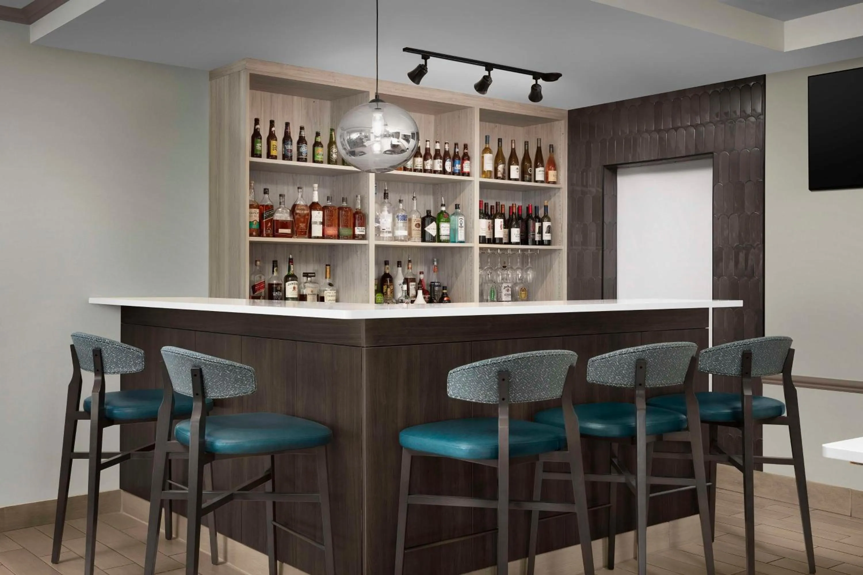 Lounge or bar in Hilton Garden Inn Hoffman Estates