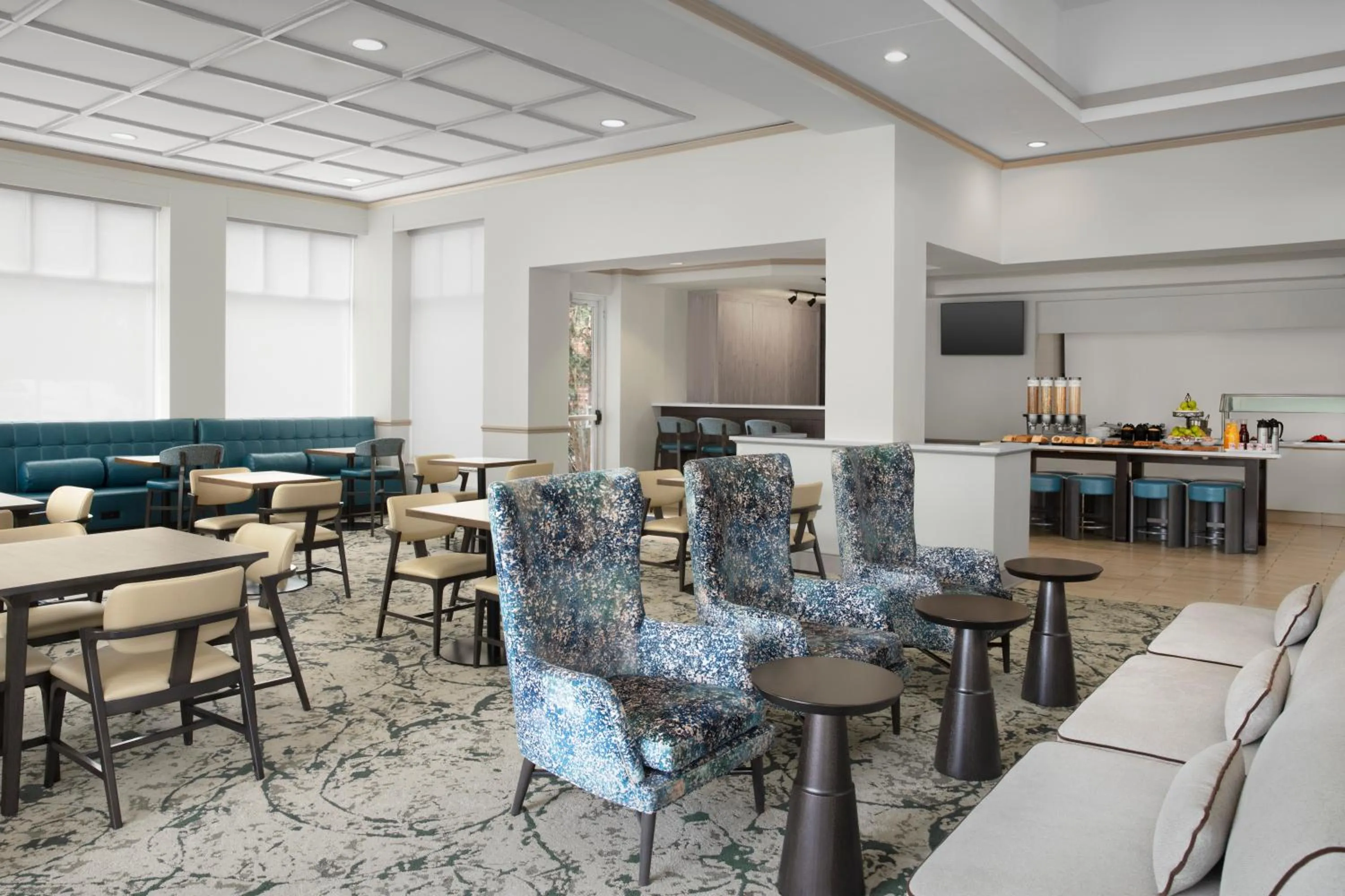 Dining area in Hilton Garden Inn Hoffman Estates