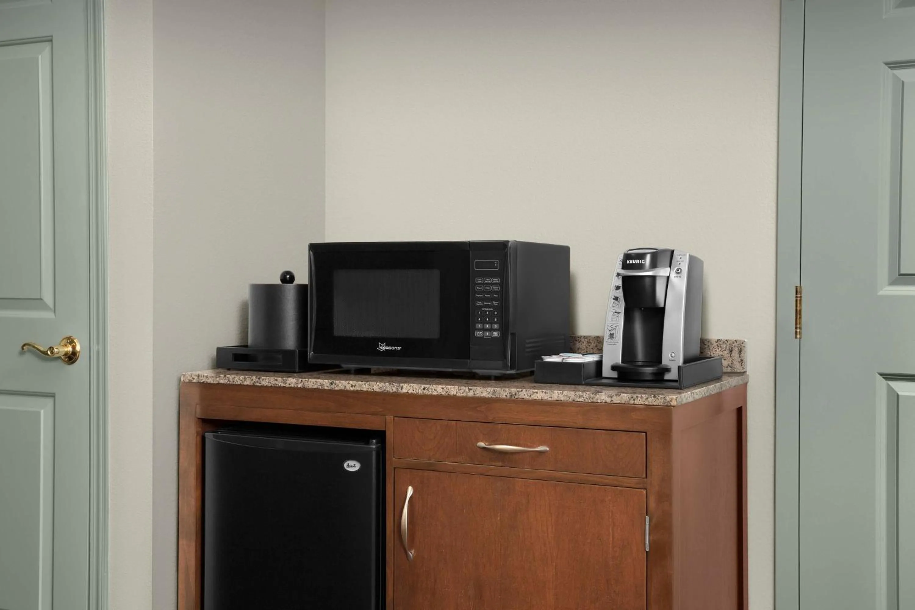 Photo of the whole room in Hilton Garden Inn Hoffman Estates