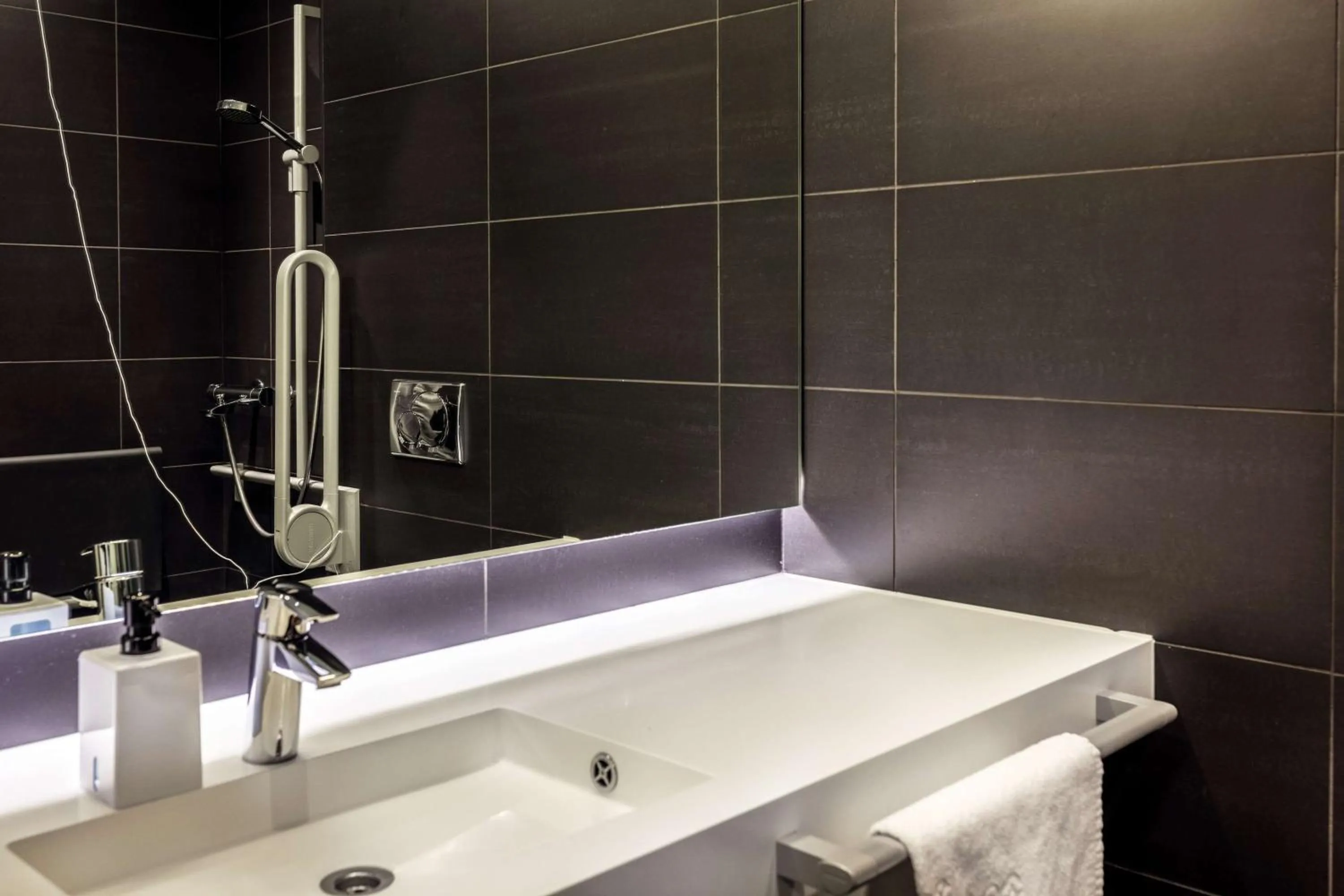 Bathroom in Scandic Tampere Station