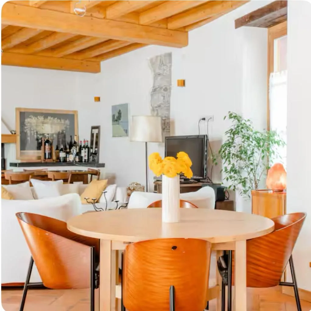 Communal lounge/ TV room in Alla Torre del Barbarossa B&B FORESTERIA