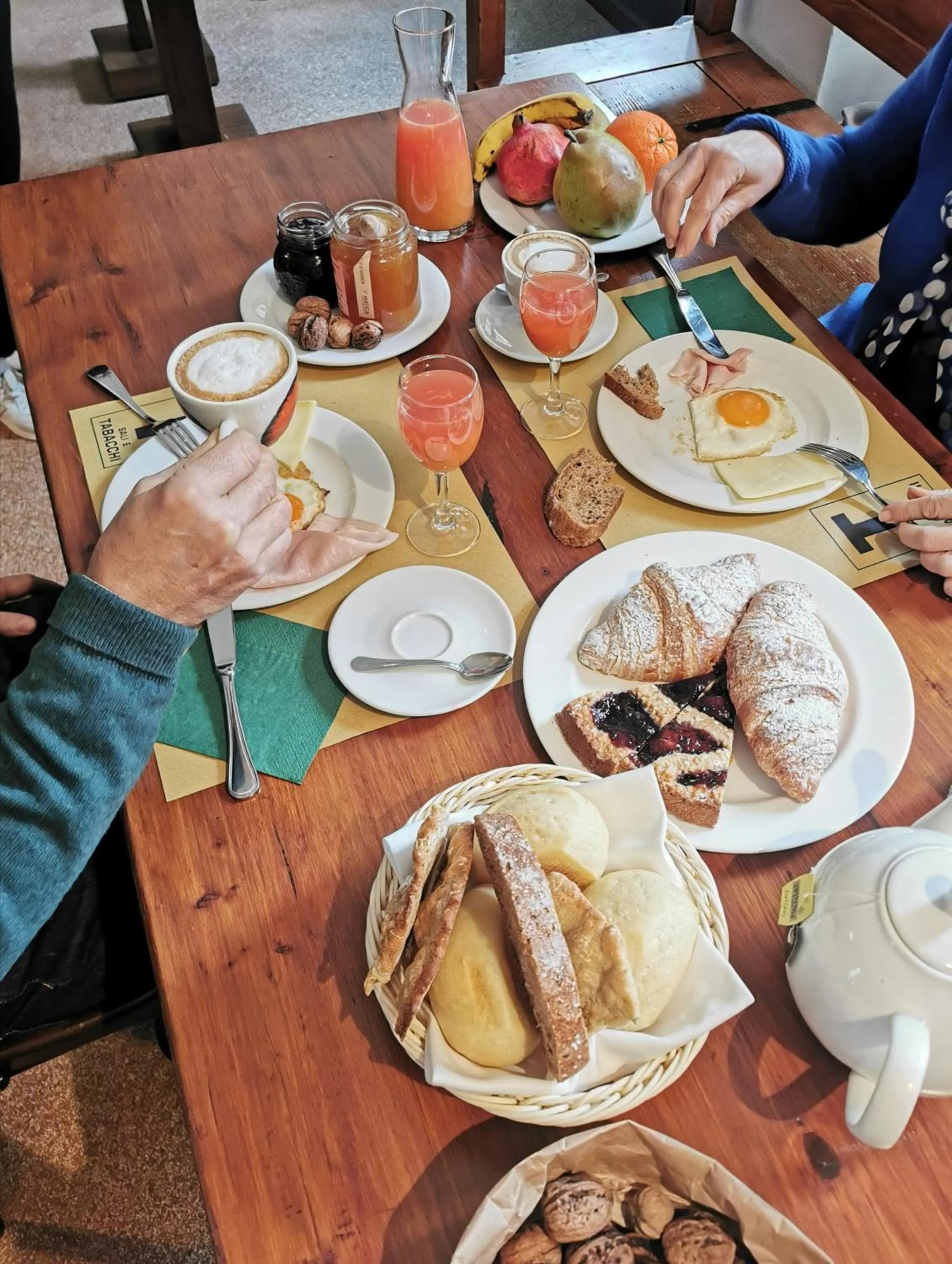 Food and drinks in Alla Torre del Barbarossa B&B FORESTERIA