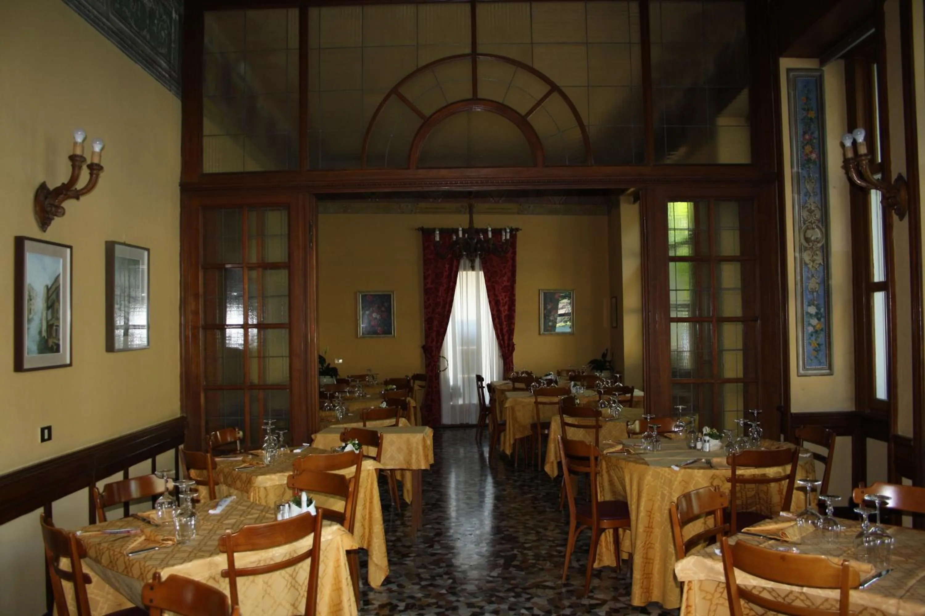 Restaurant/places to eat in Hotel Vapore