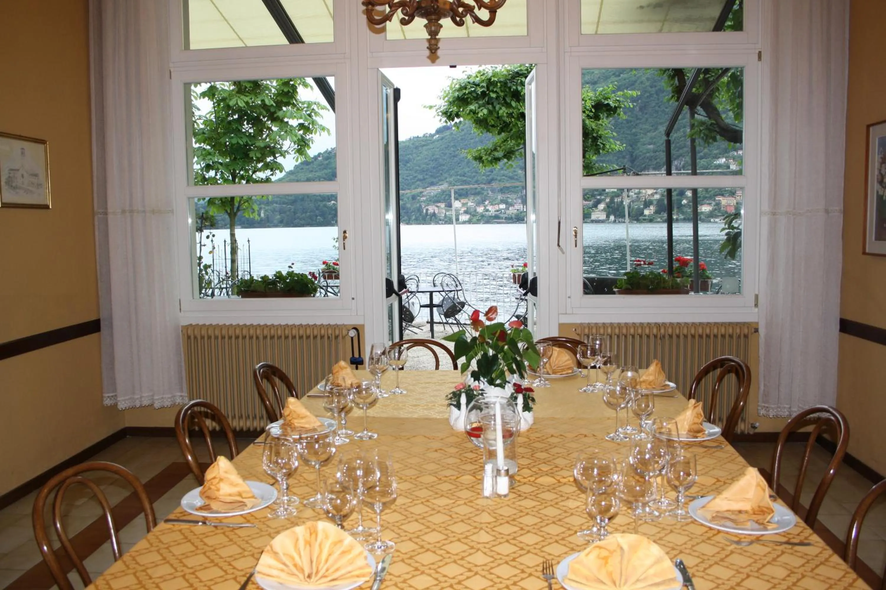 Restaurant/places to eat in Hotel Vapore