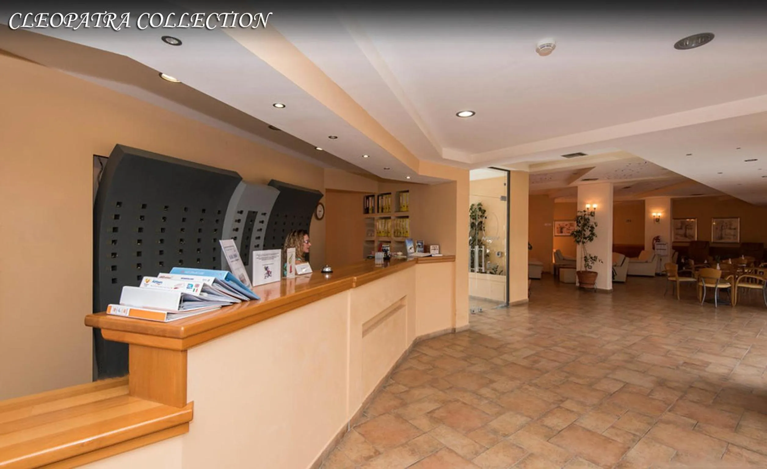 Staff in Cleopatra Superior