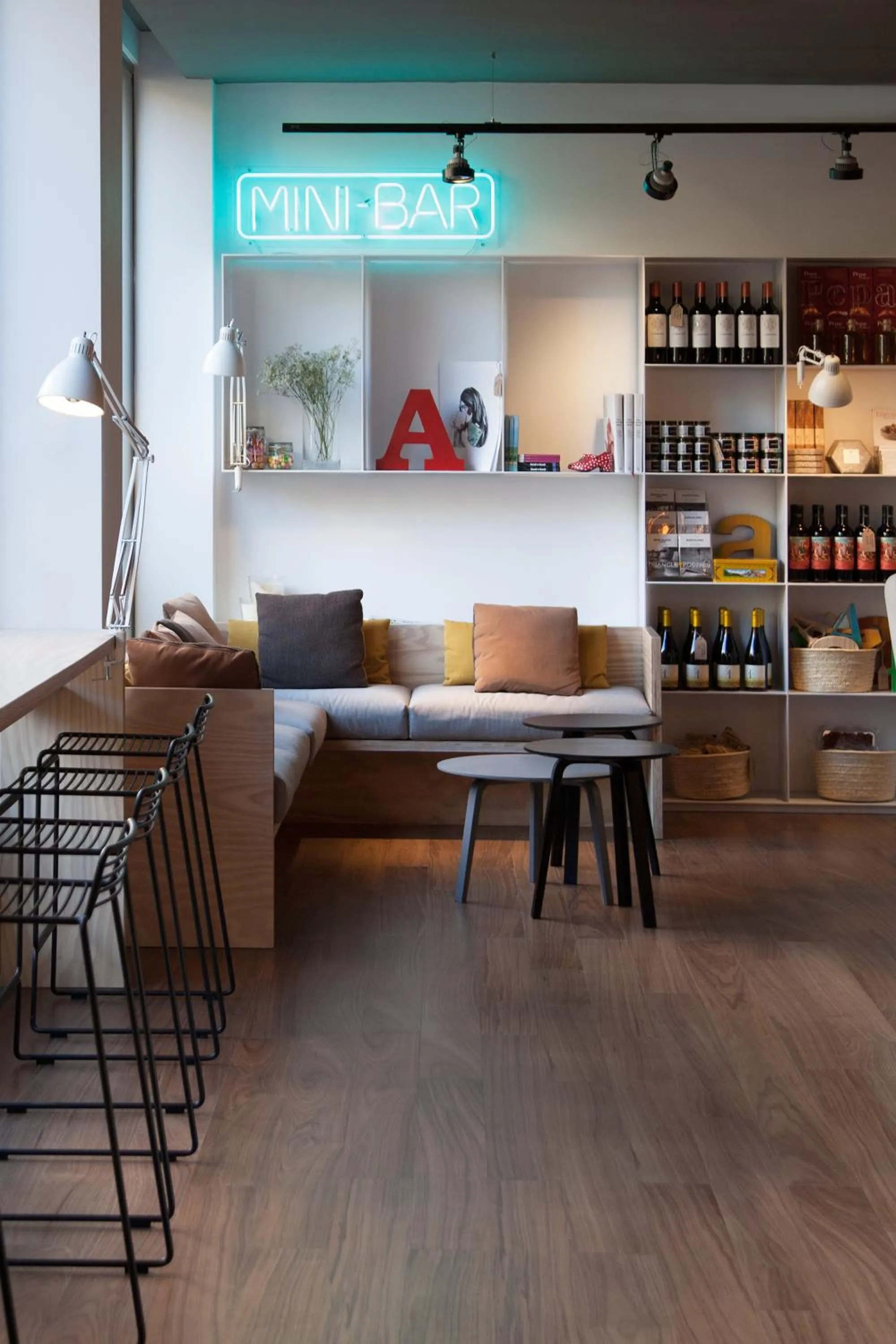 Lounge or bar in Mercure Barcelona Condor