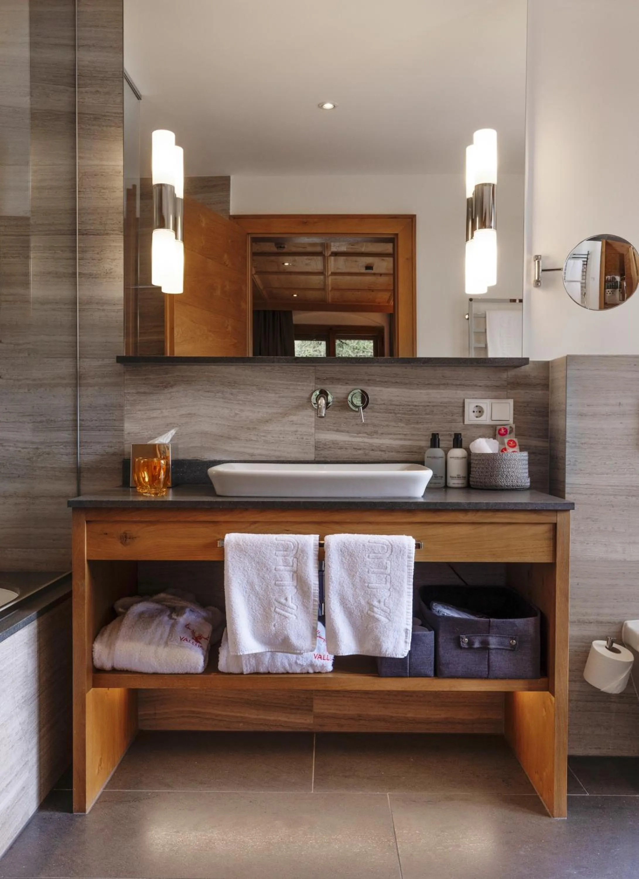 Bathroom in Valluga Hotel