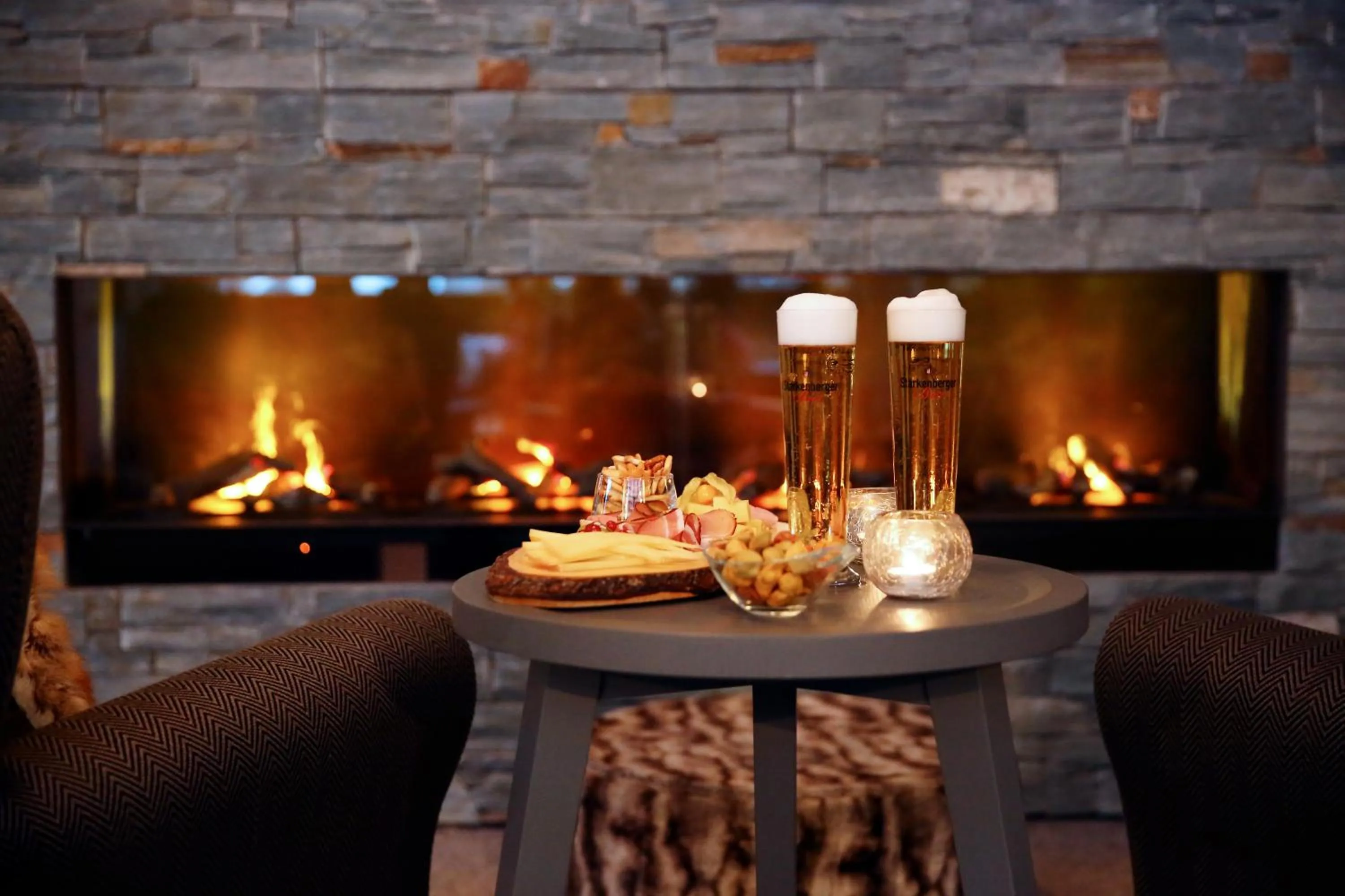 Communal lounge/ TV room in Valluga Hotel