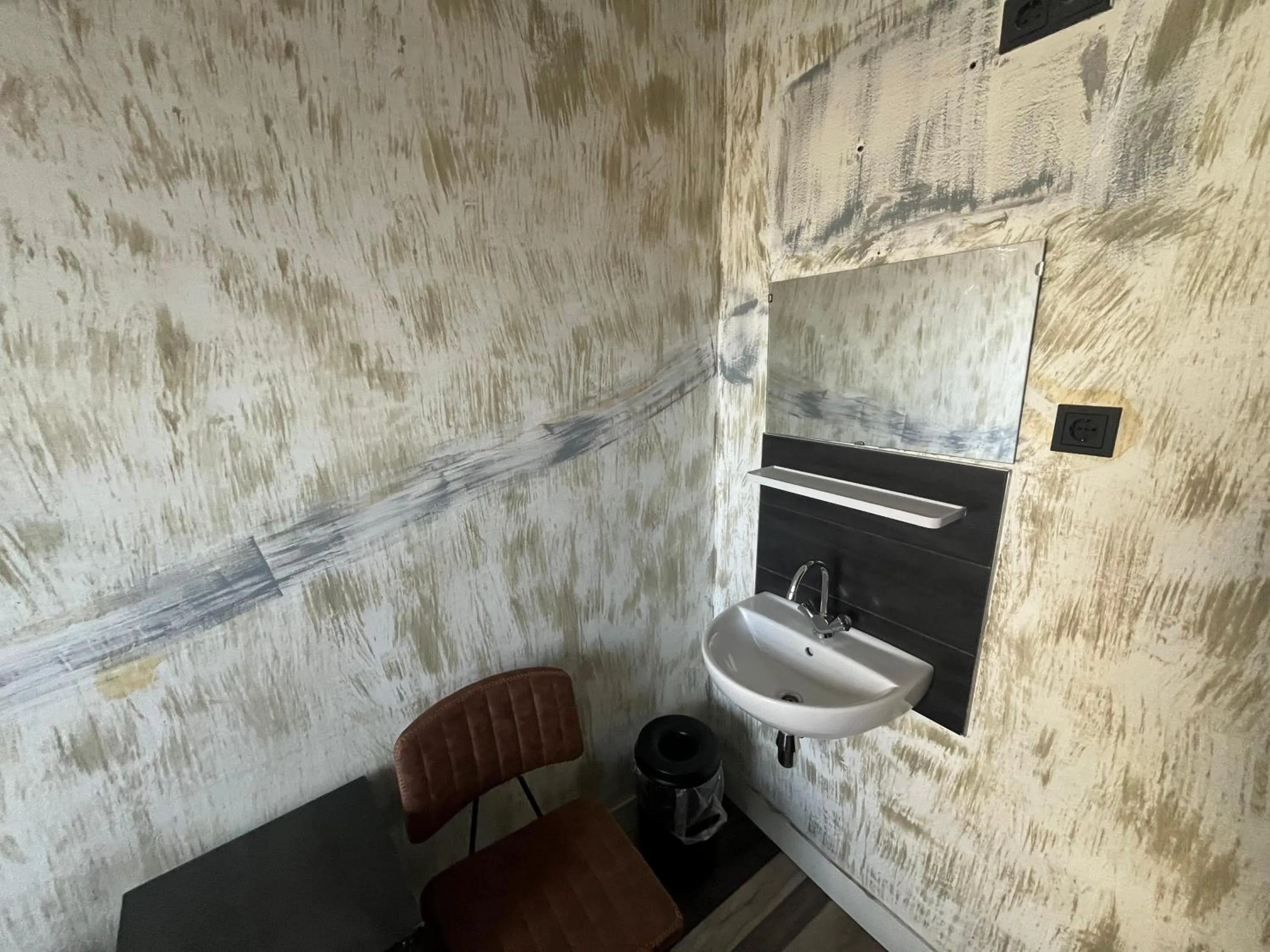 Bedroom in Amigo Budget Hotel