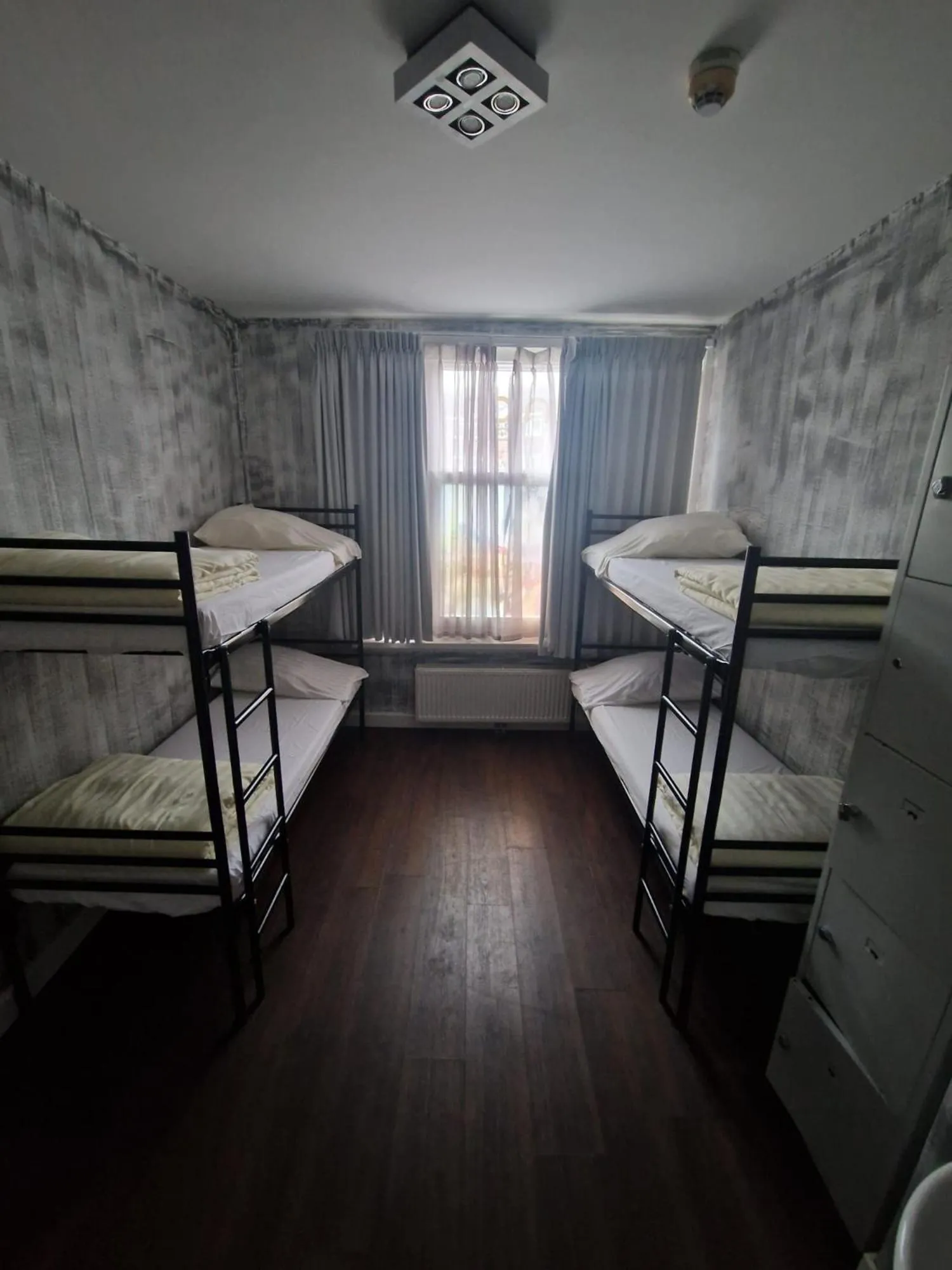 Property building, Bed in Amigo Budget Hotel