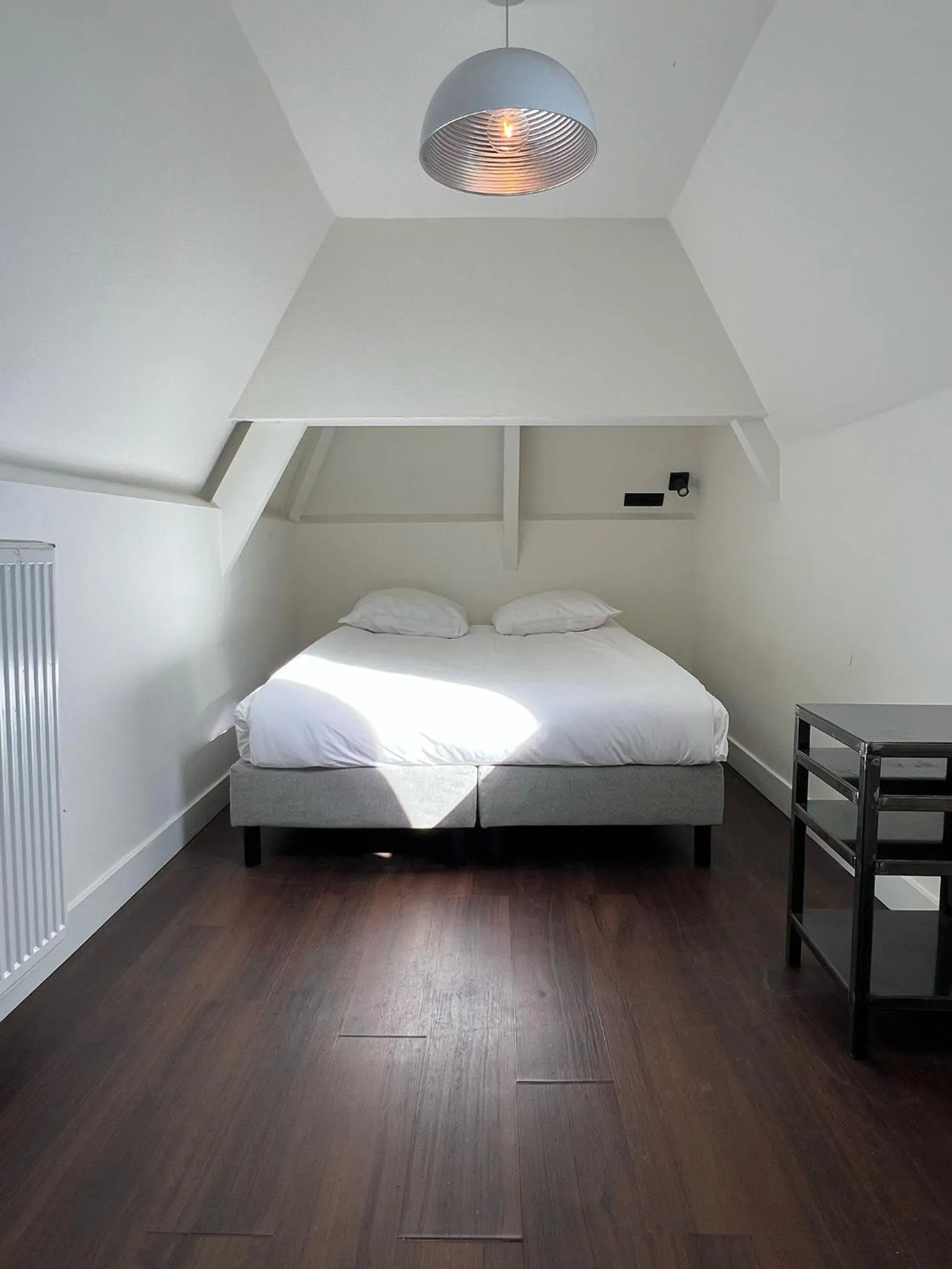 Bedroom, Bed in Amigo Budget Hotel