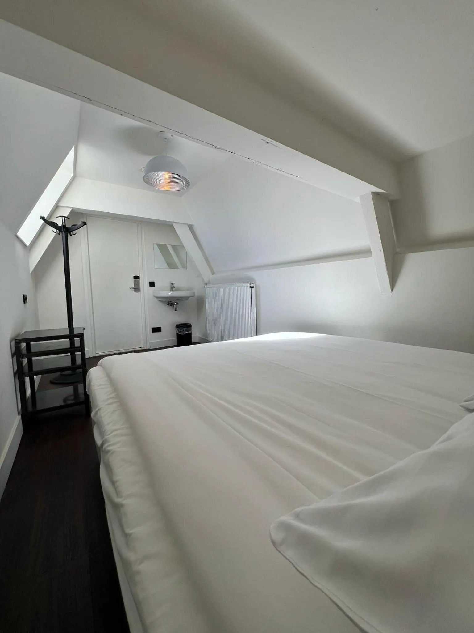 Bedroom, Bed in Amigo Budget Hotel