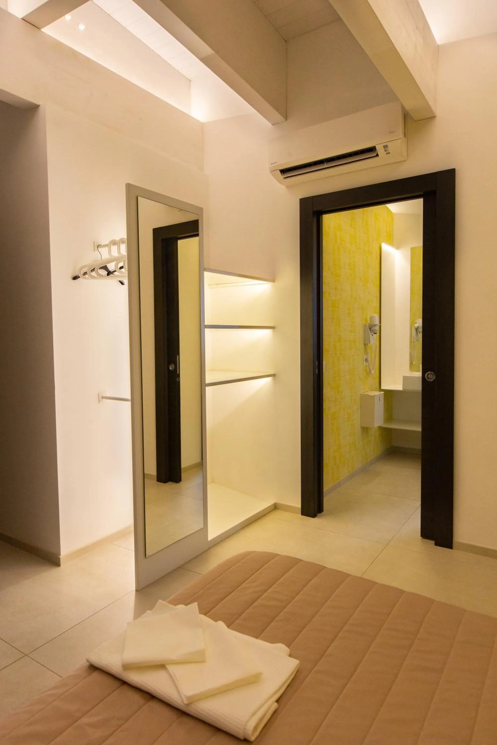 Bedroom, Bed in Hotel New Bari