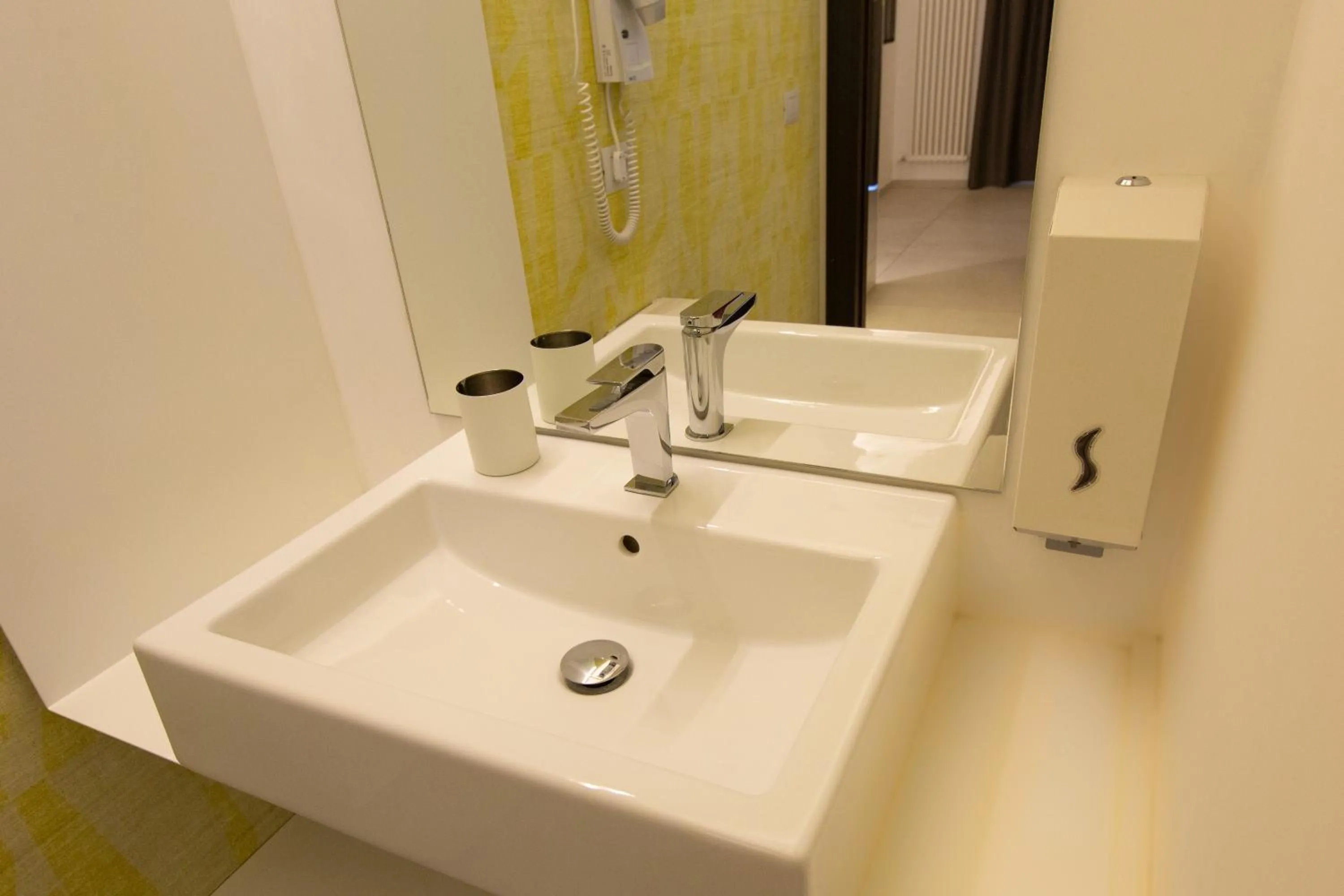 Bathroom in Hotel New Bari