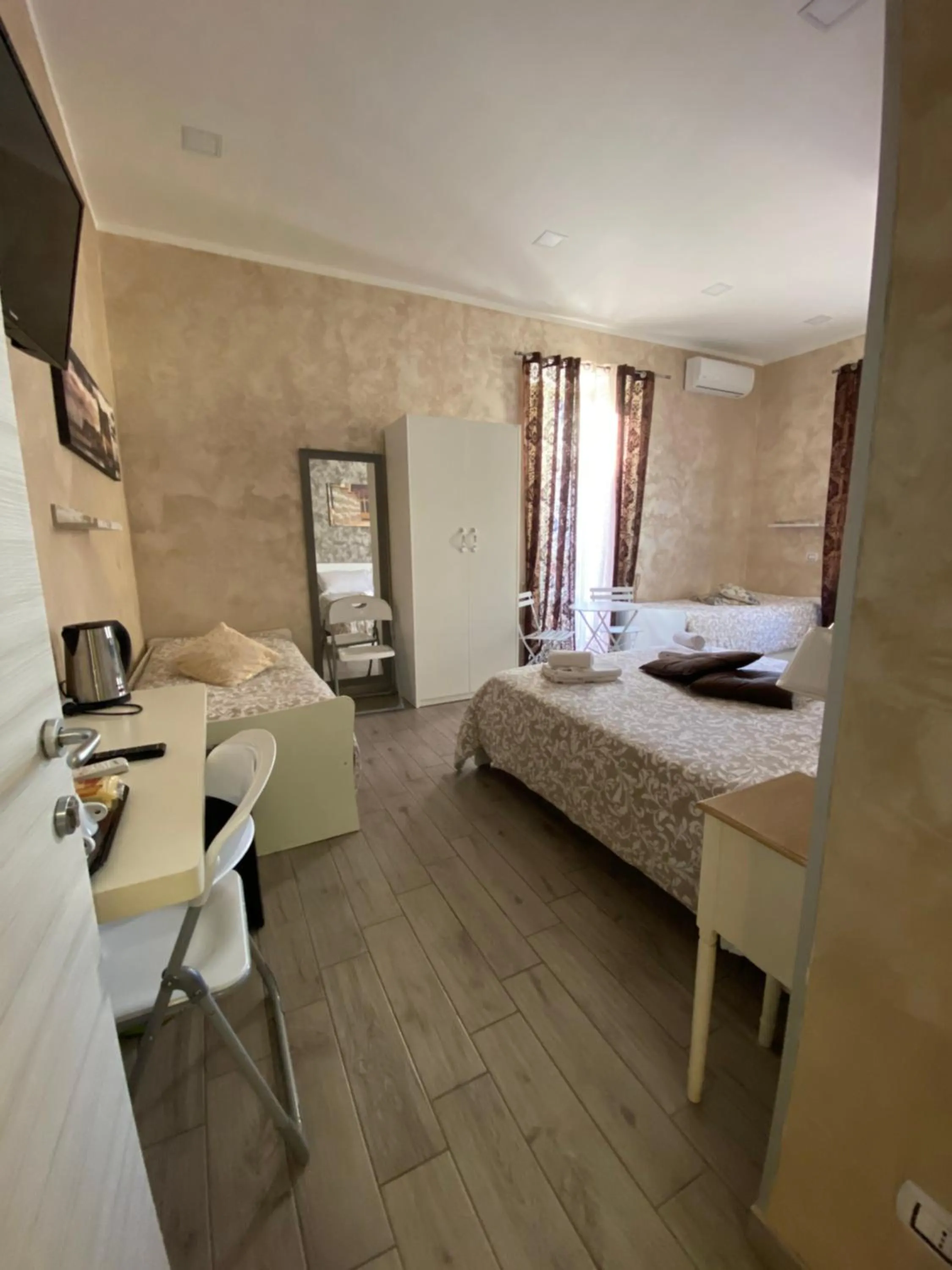 Bedroom, Bed in Joy Naples