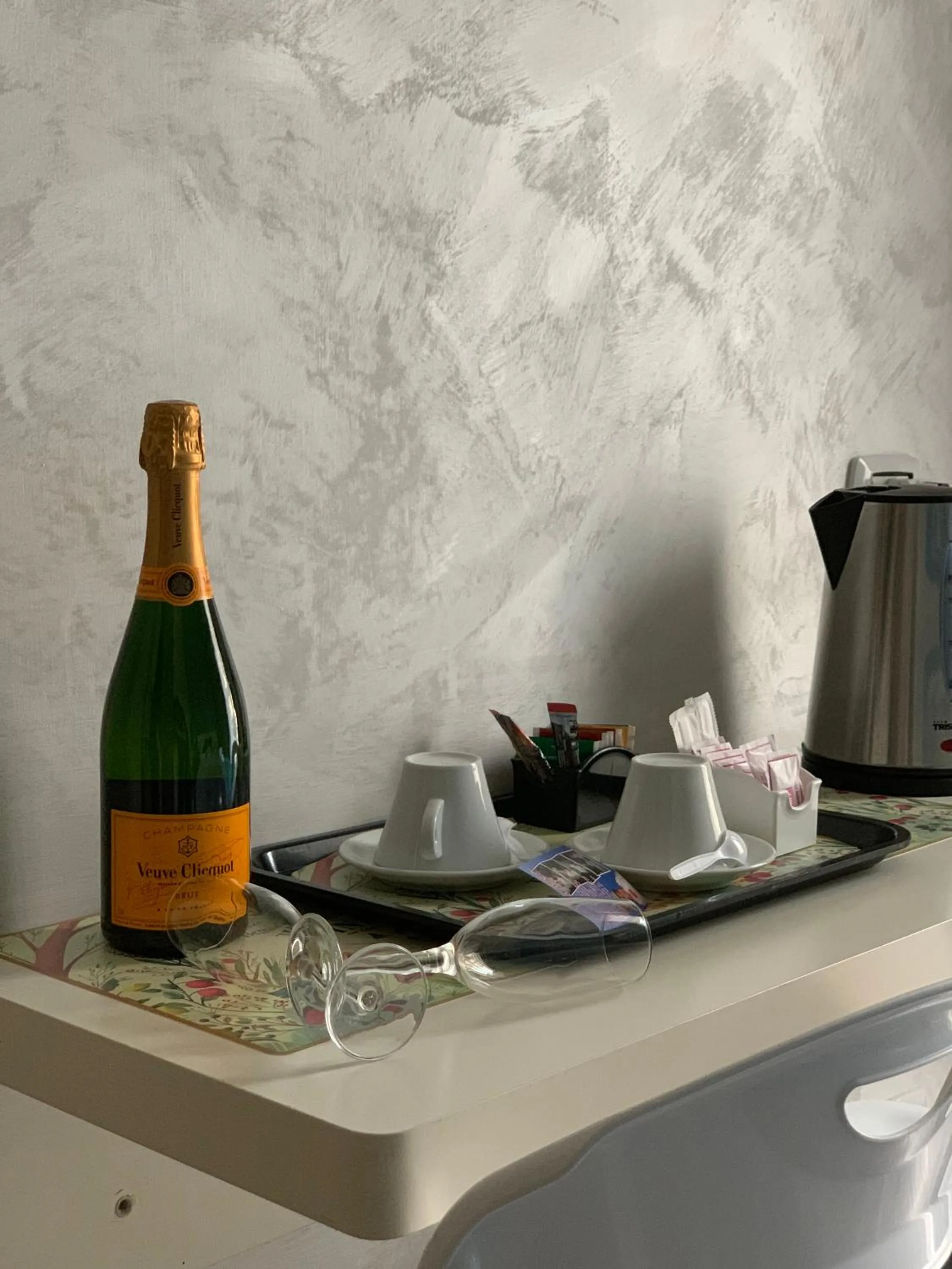 Coffee/tea facilities in Joy Naples